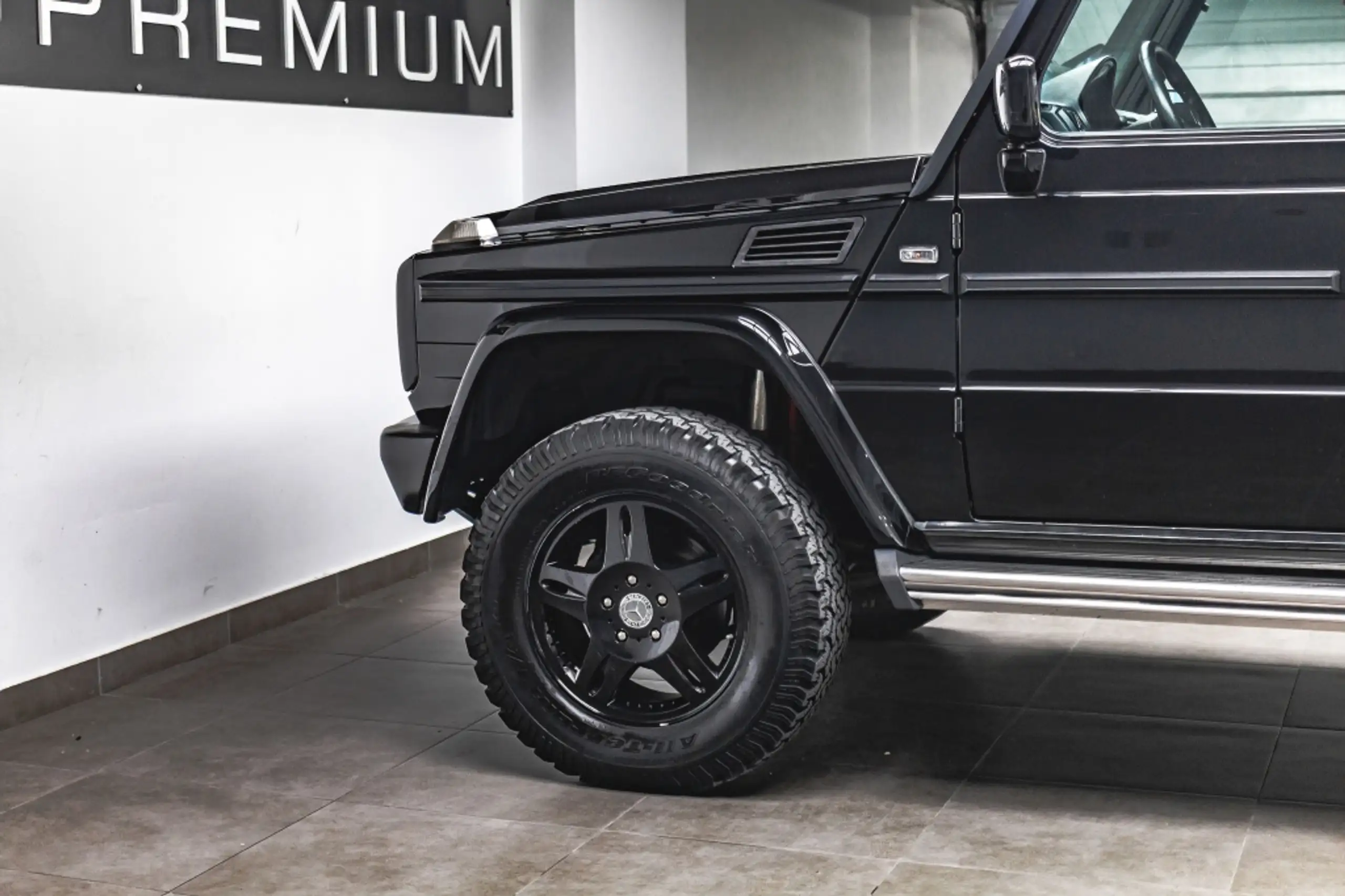 Mercedes-Benz - G 500