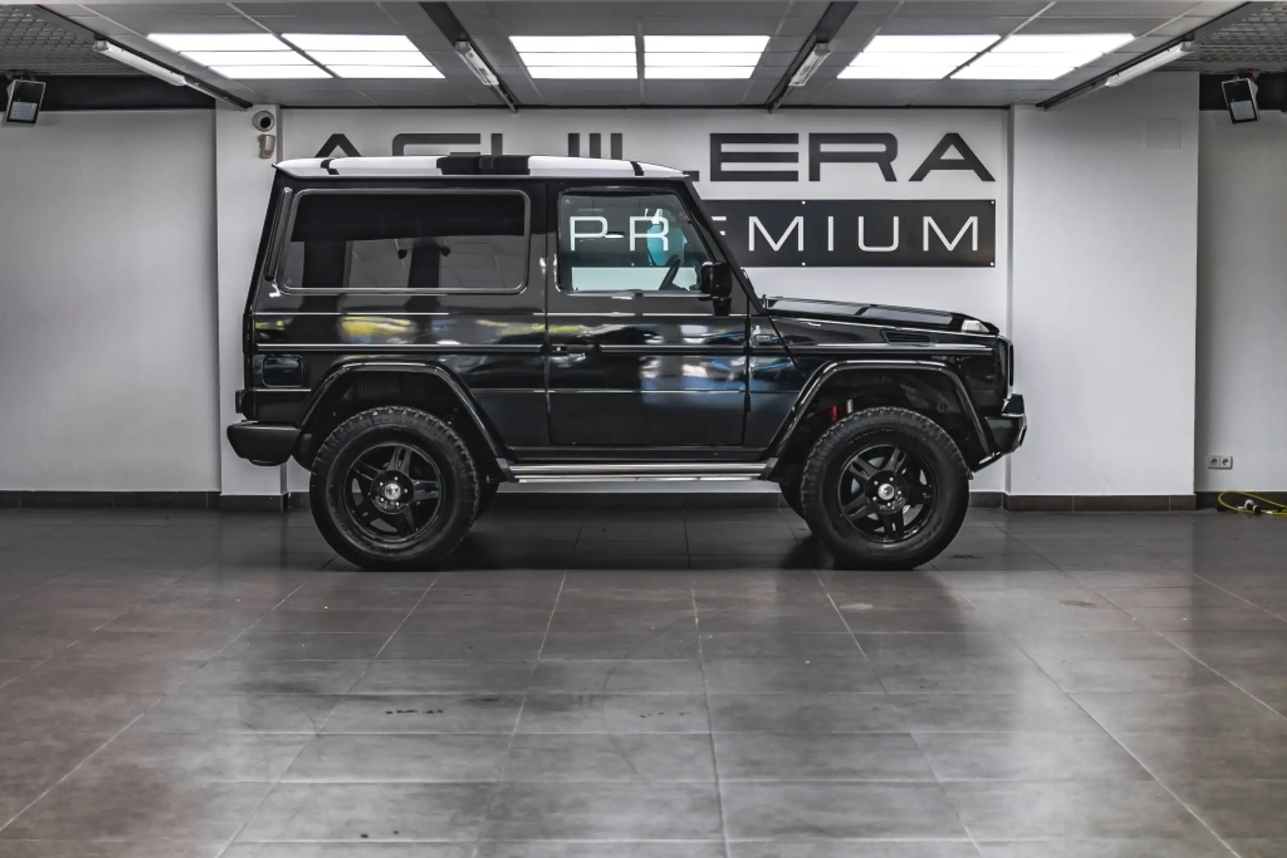 Mercedes-Benz - G 500