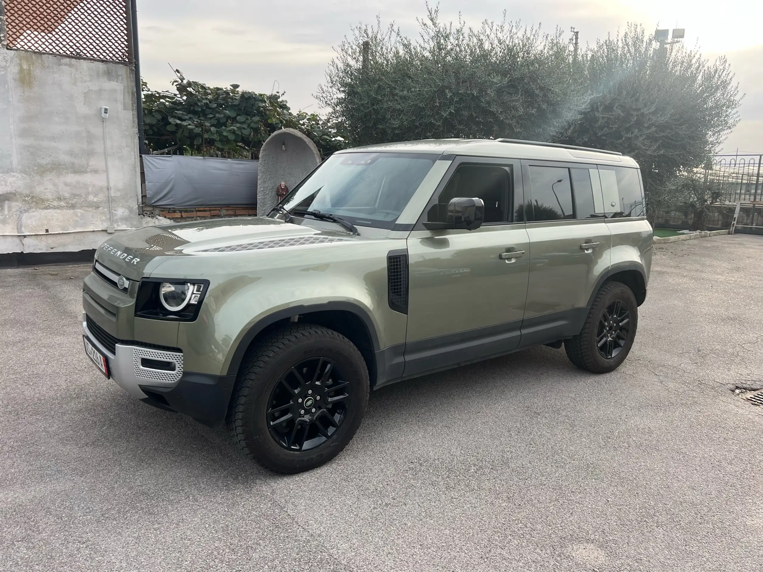 Land Rover Defender 2024