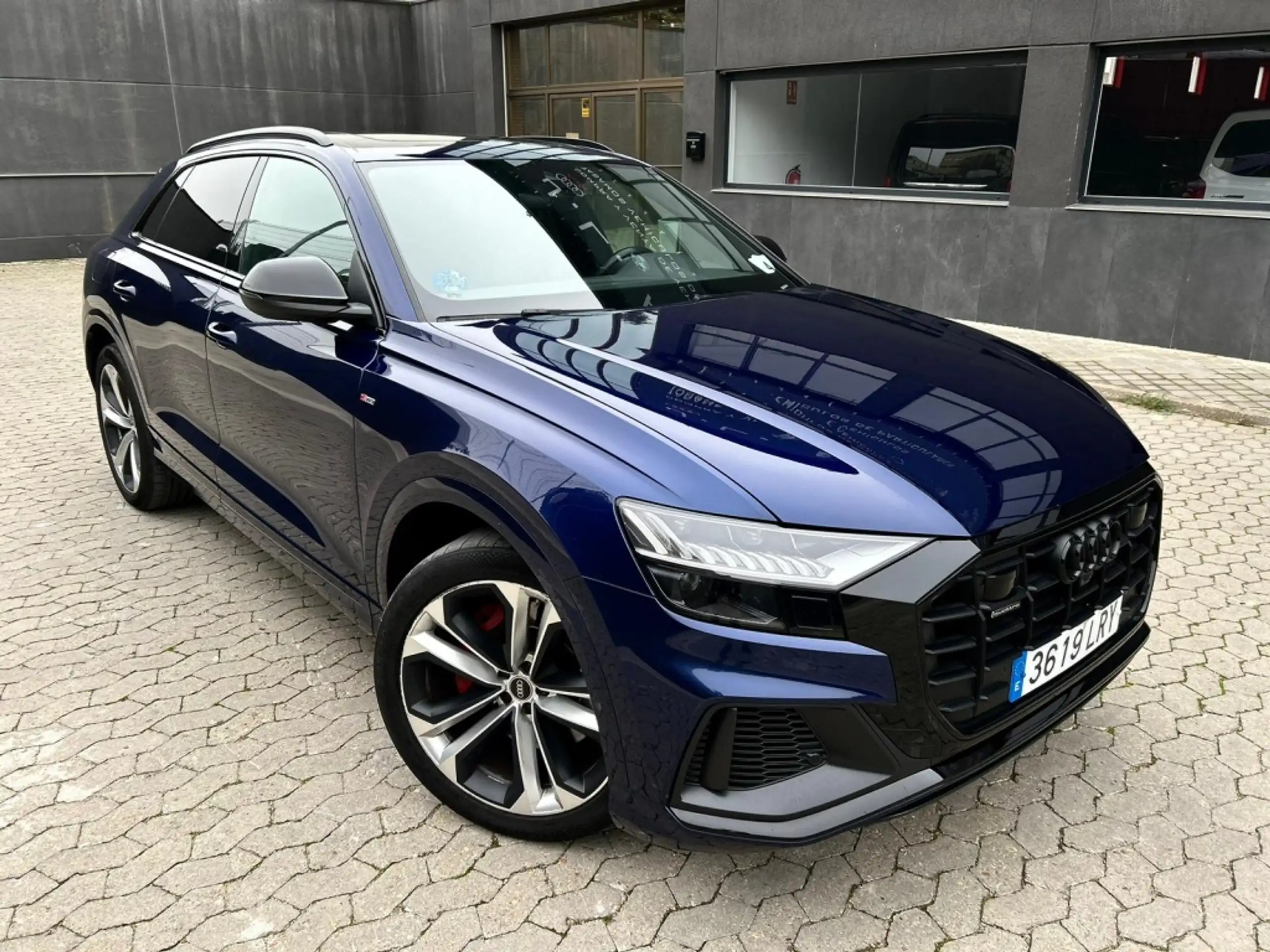 Audi - Q8