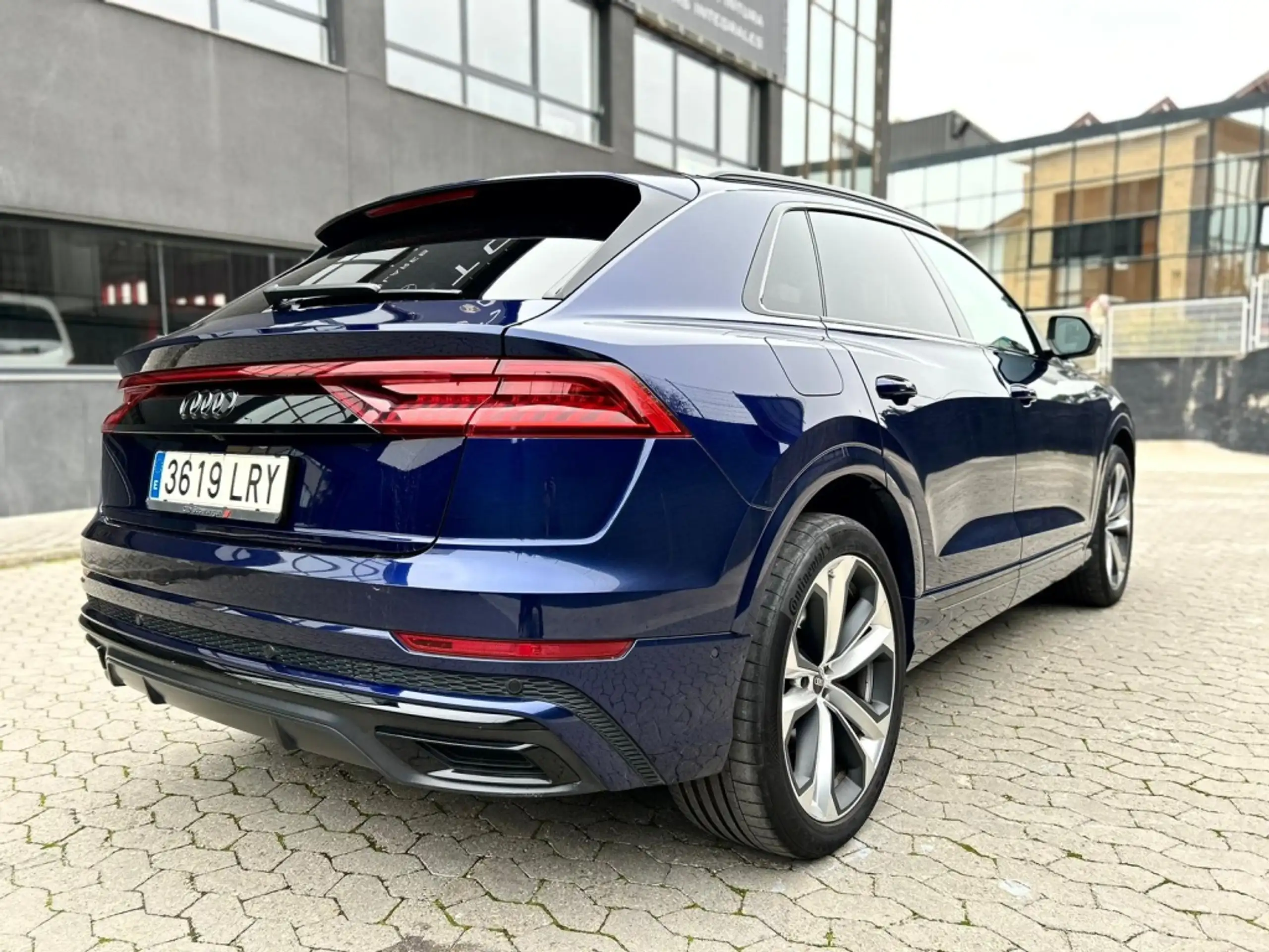 Audi - Q8