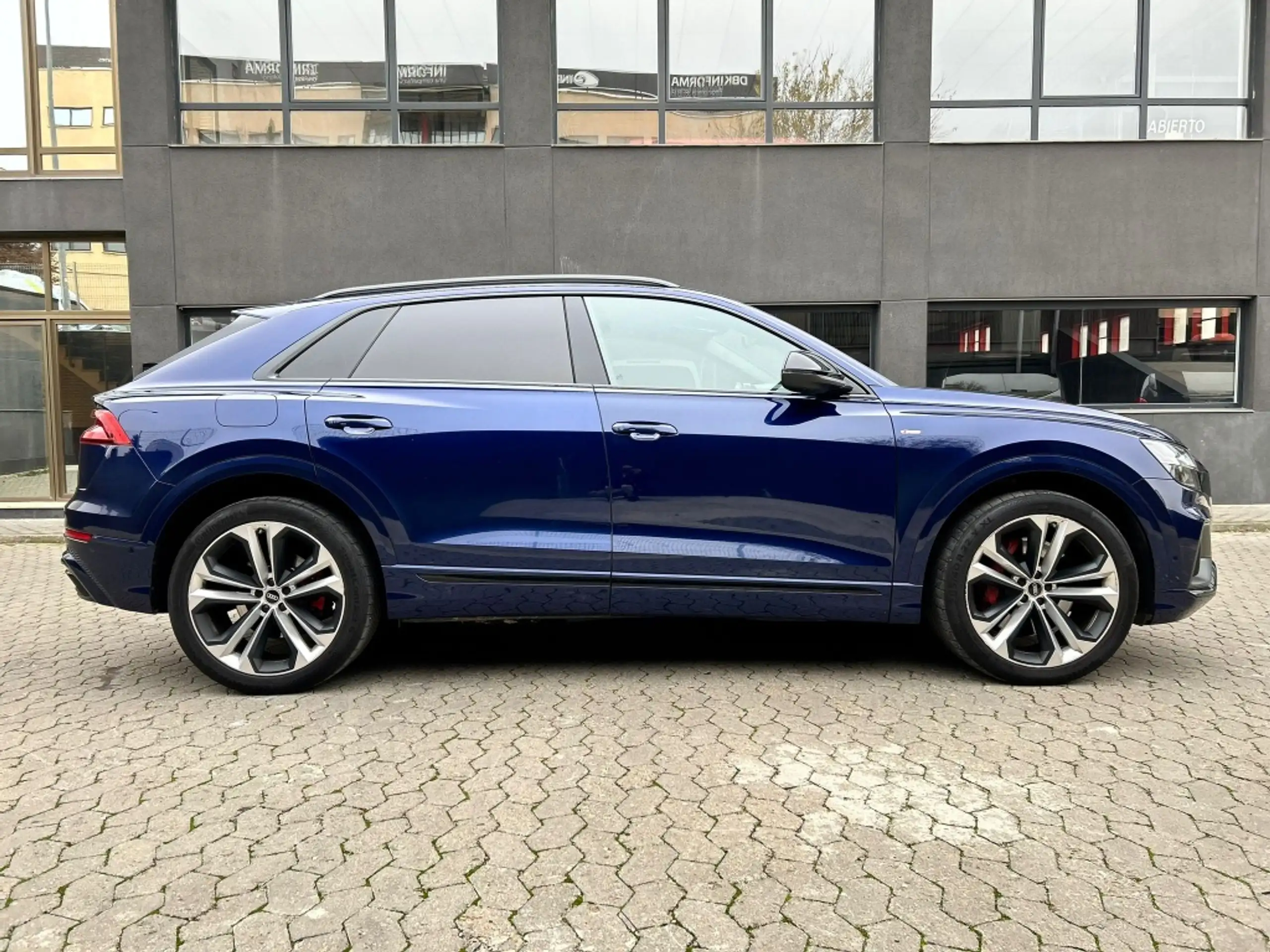 Audi - Q8