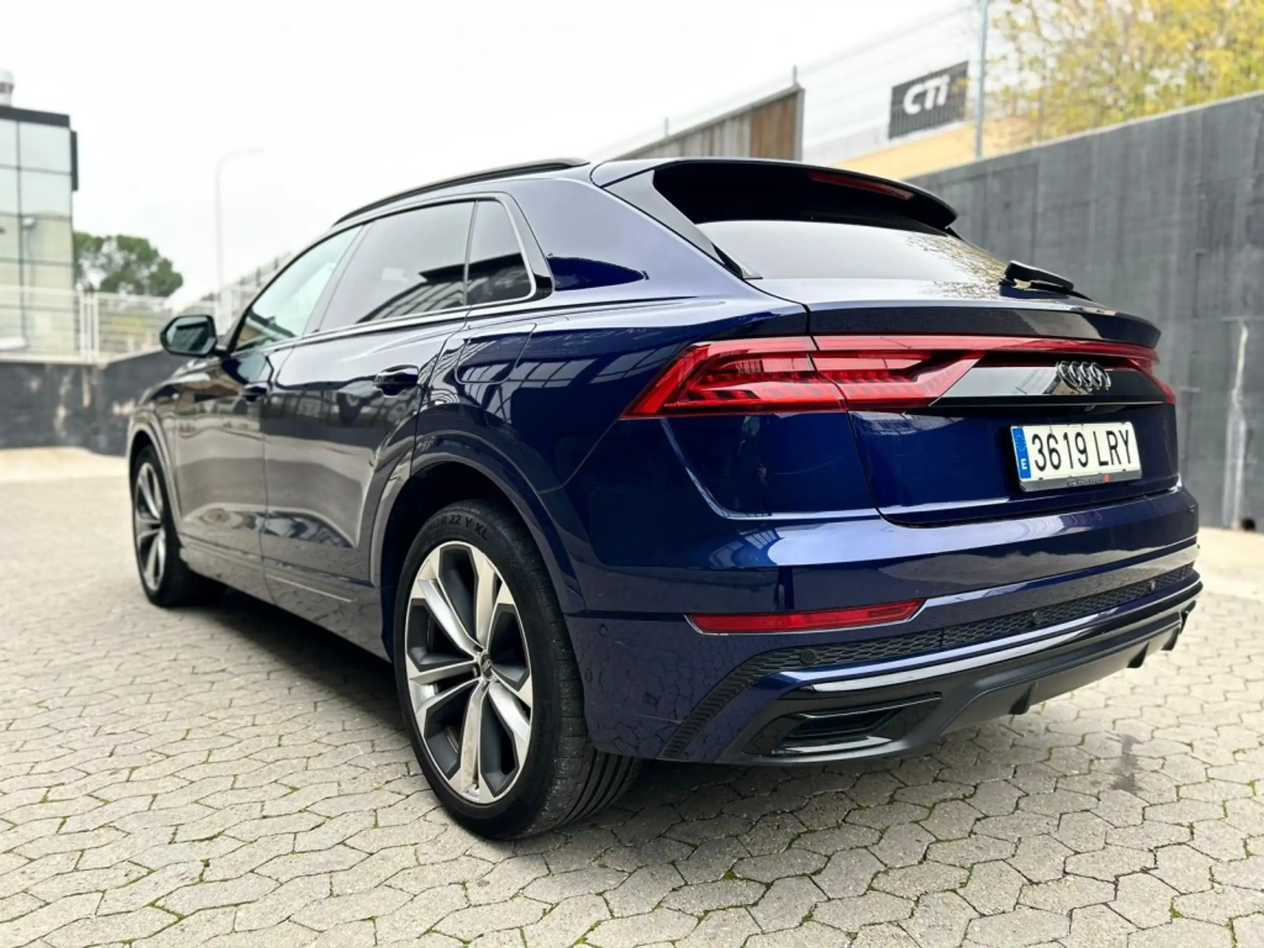 Audi - Q8