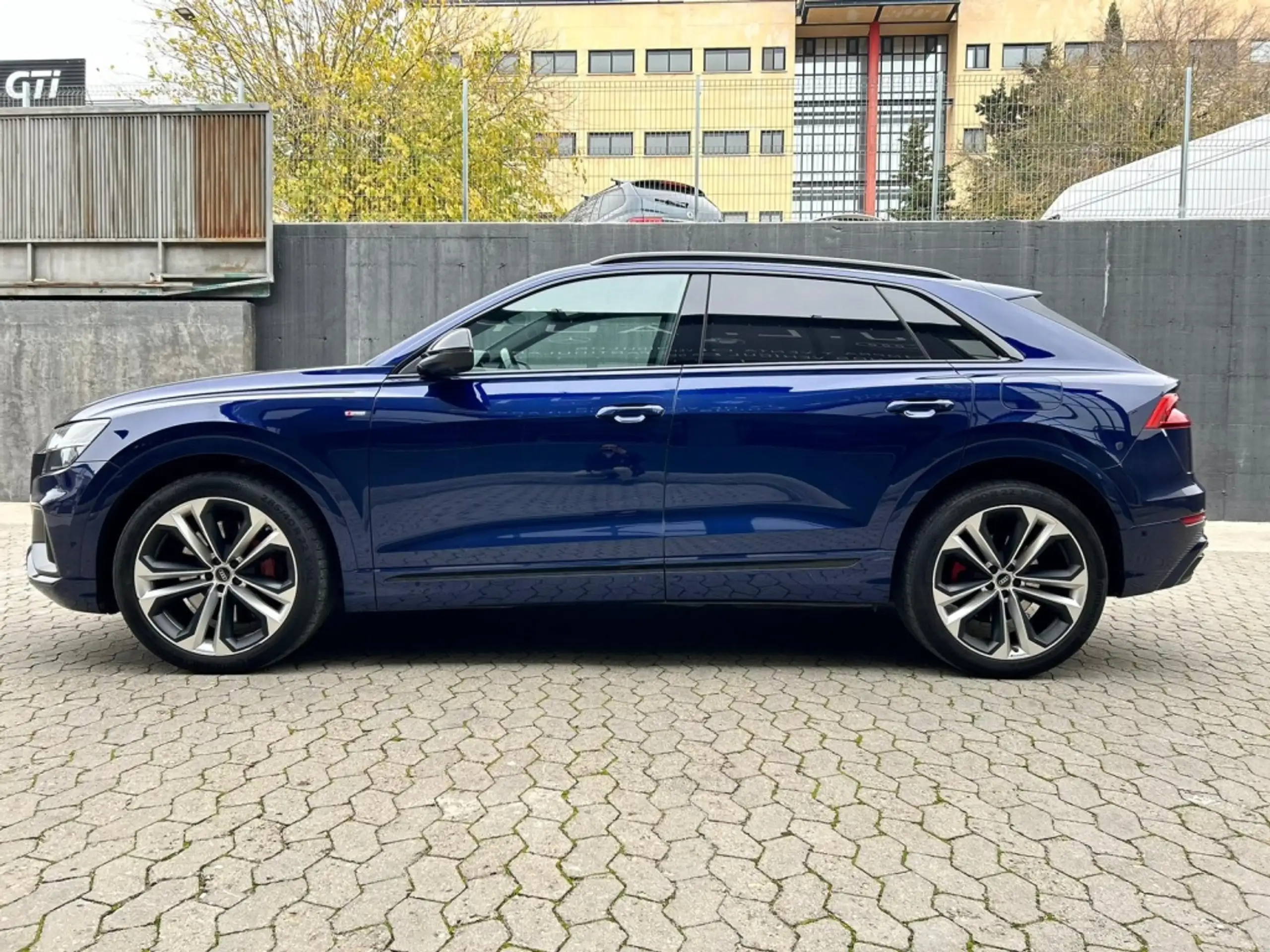 Audi - Q8