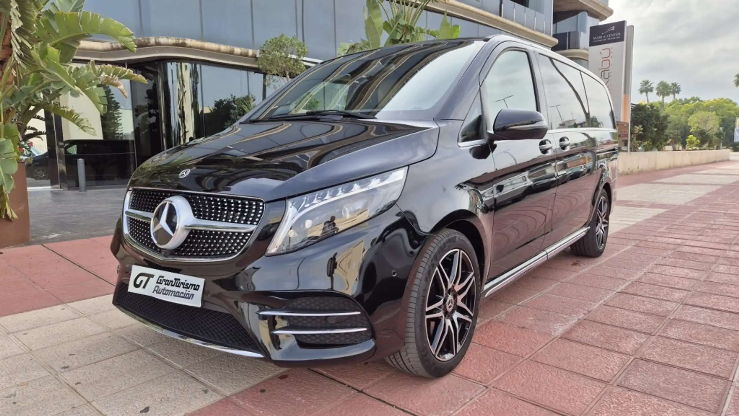 Mercedes-Benz - V