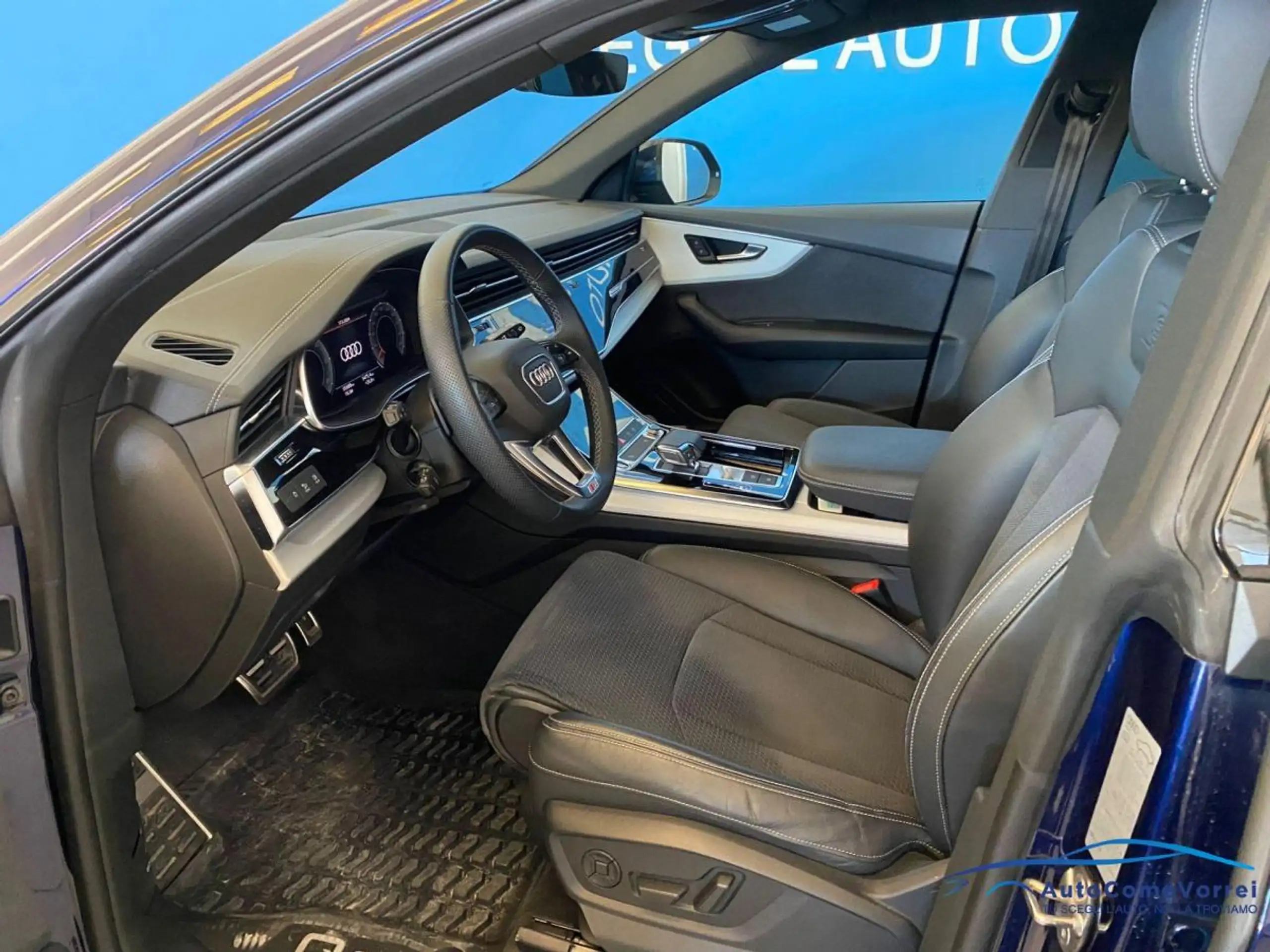 Audi - Q8