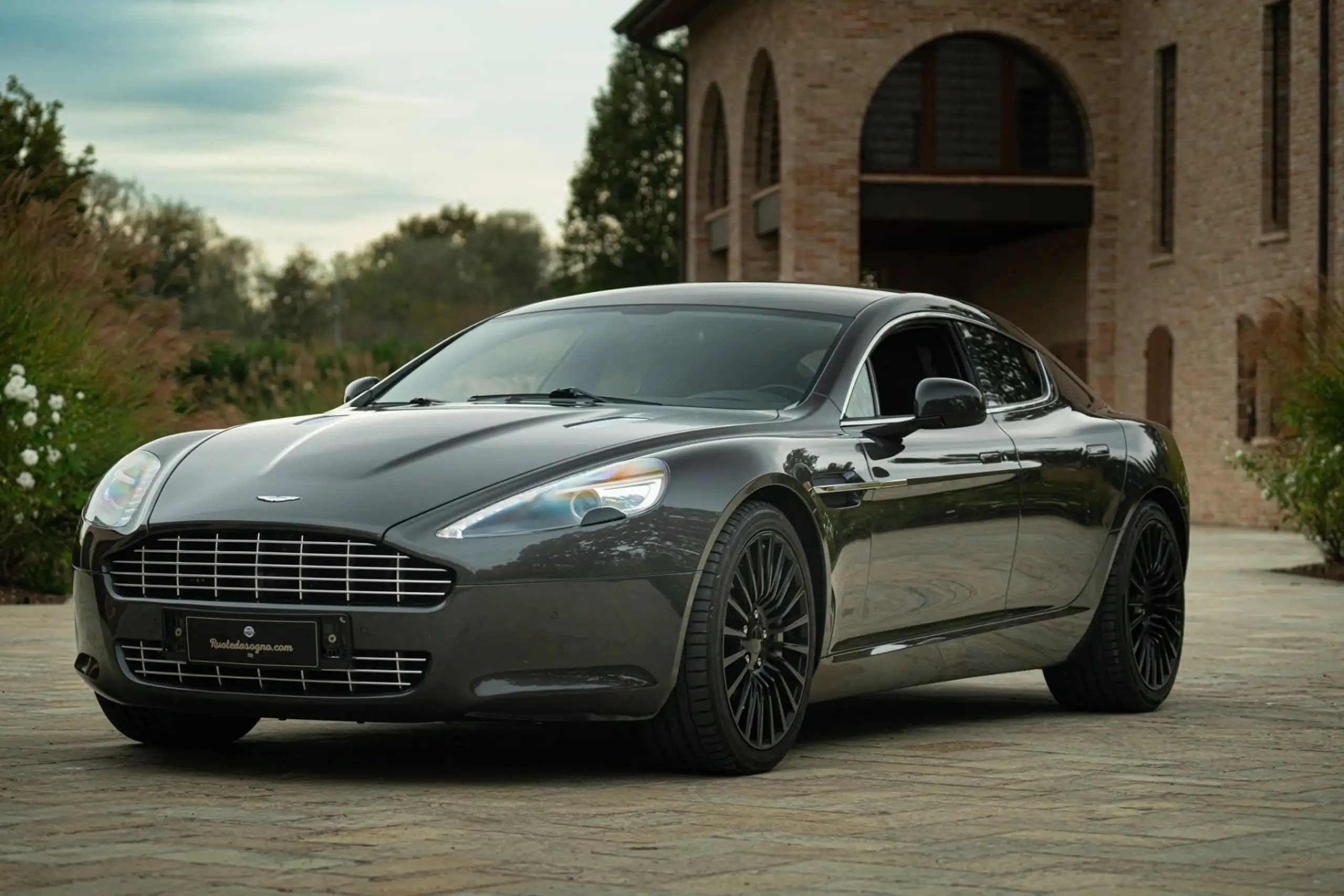 Aston Martin Rapide 2010