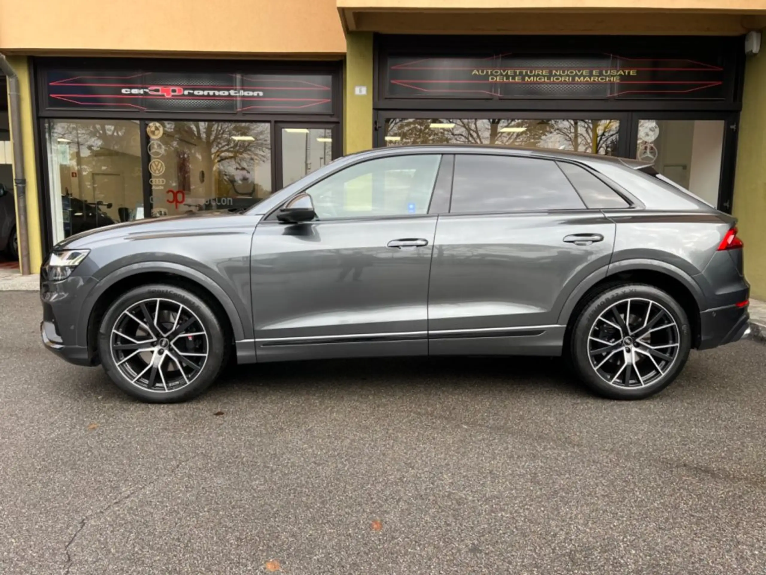 Audi - SQ8