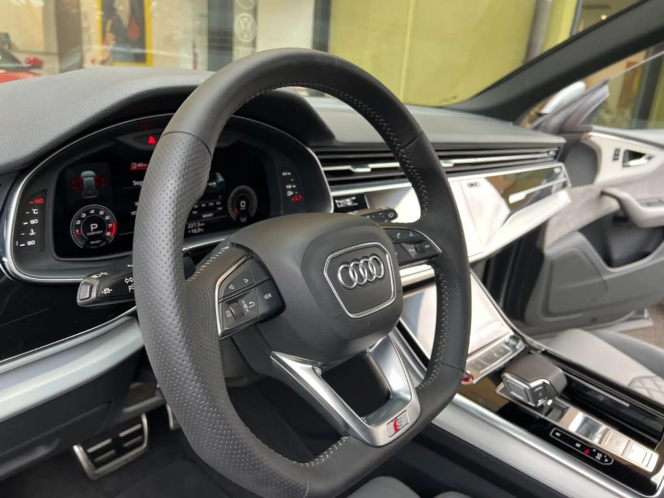 Audi - SQ8