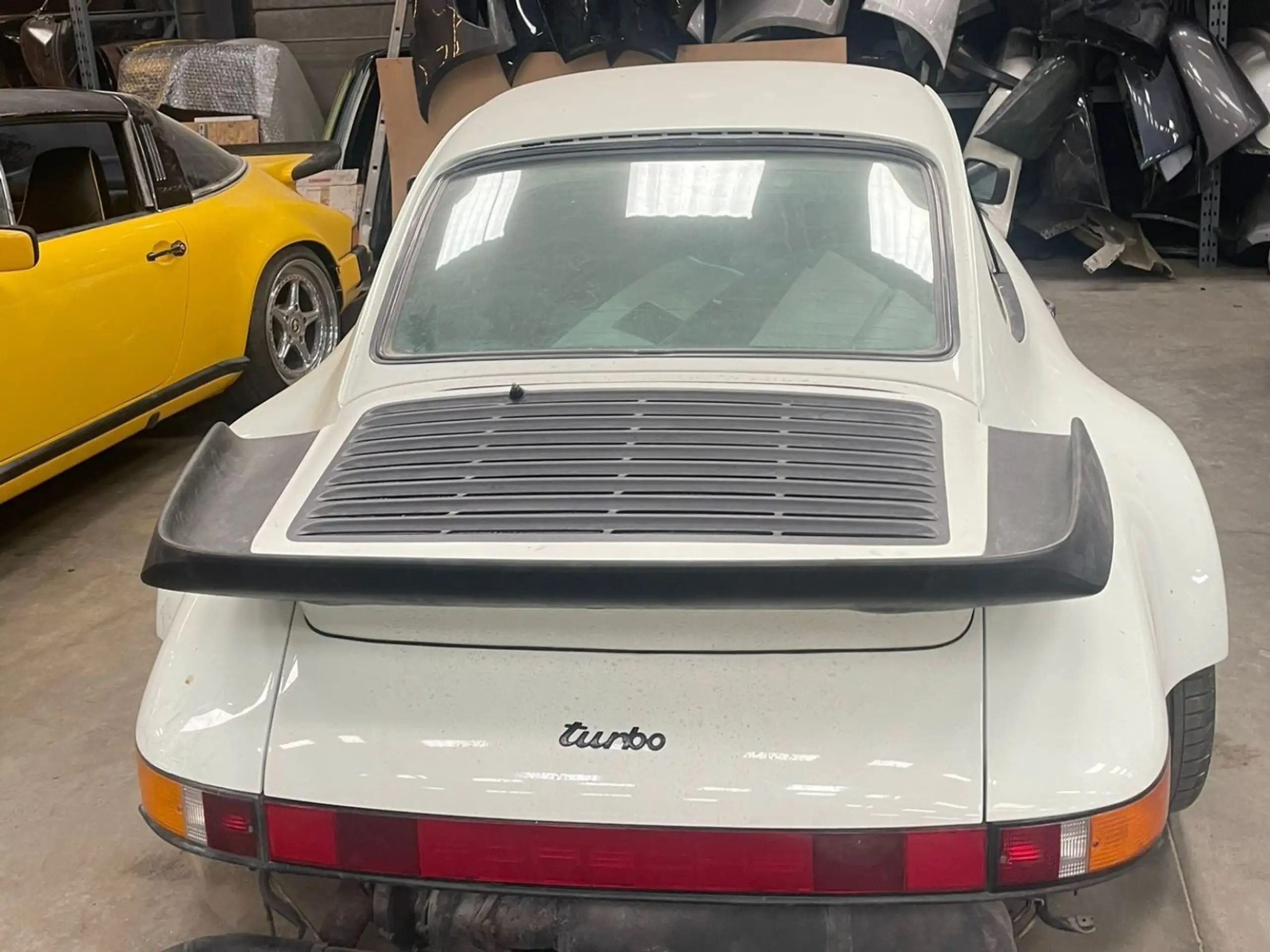 Porsche - 930