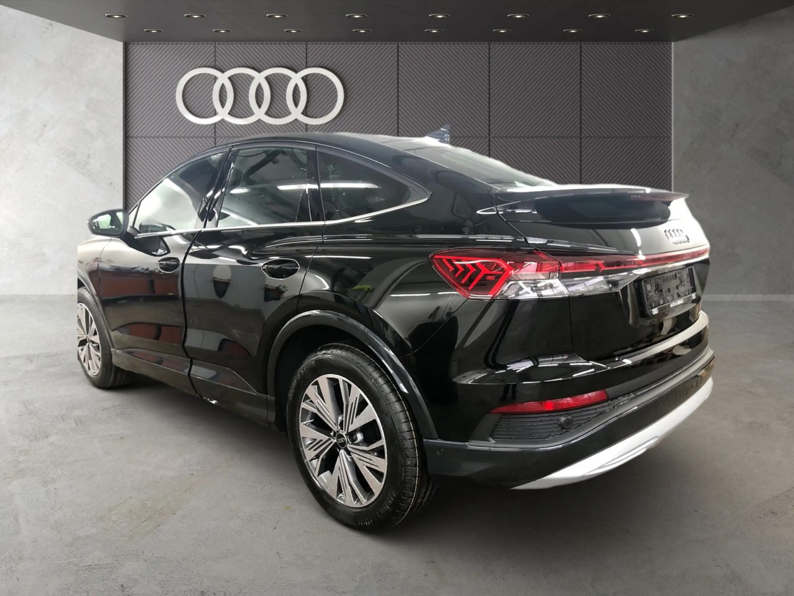 Audi - Q4 e-tron