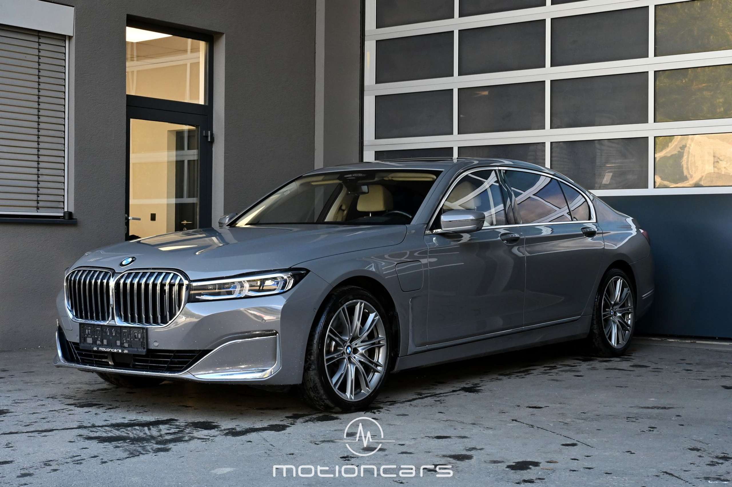 BMW 745 2019