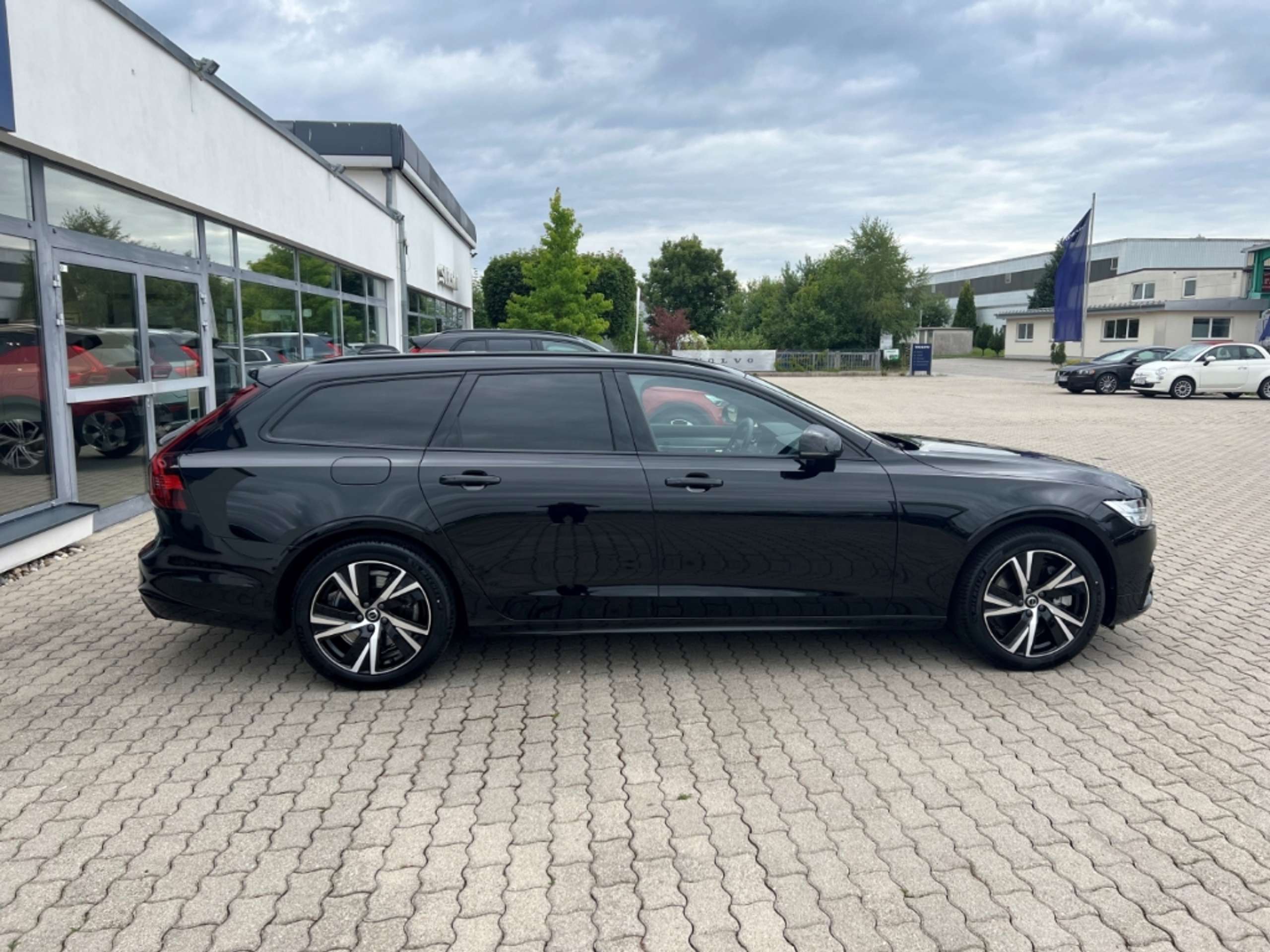 Volvo - V90