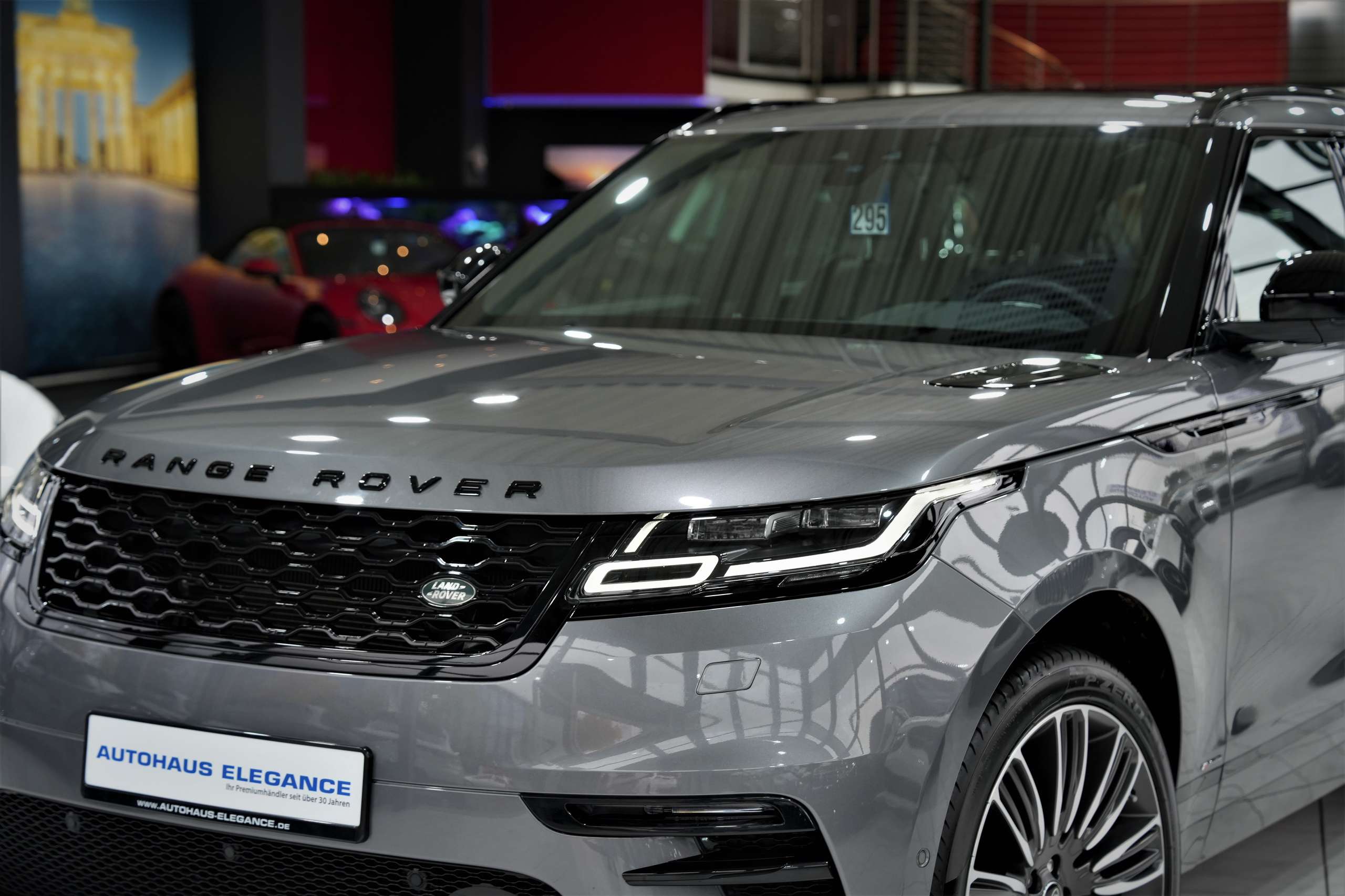 Land Rover - Range Rover Velar