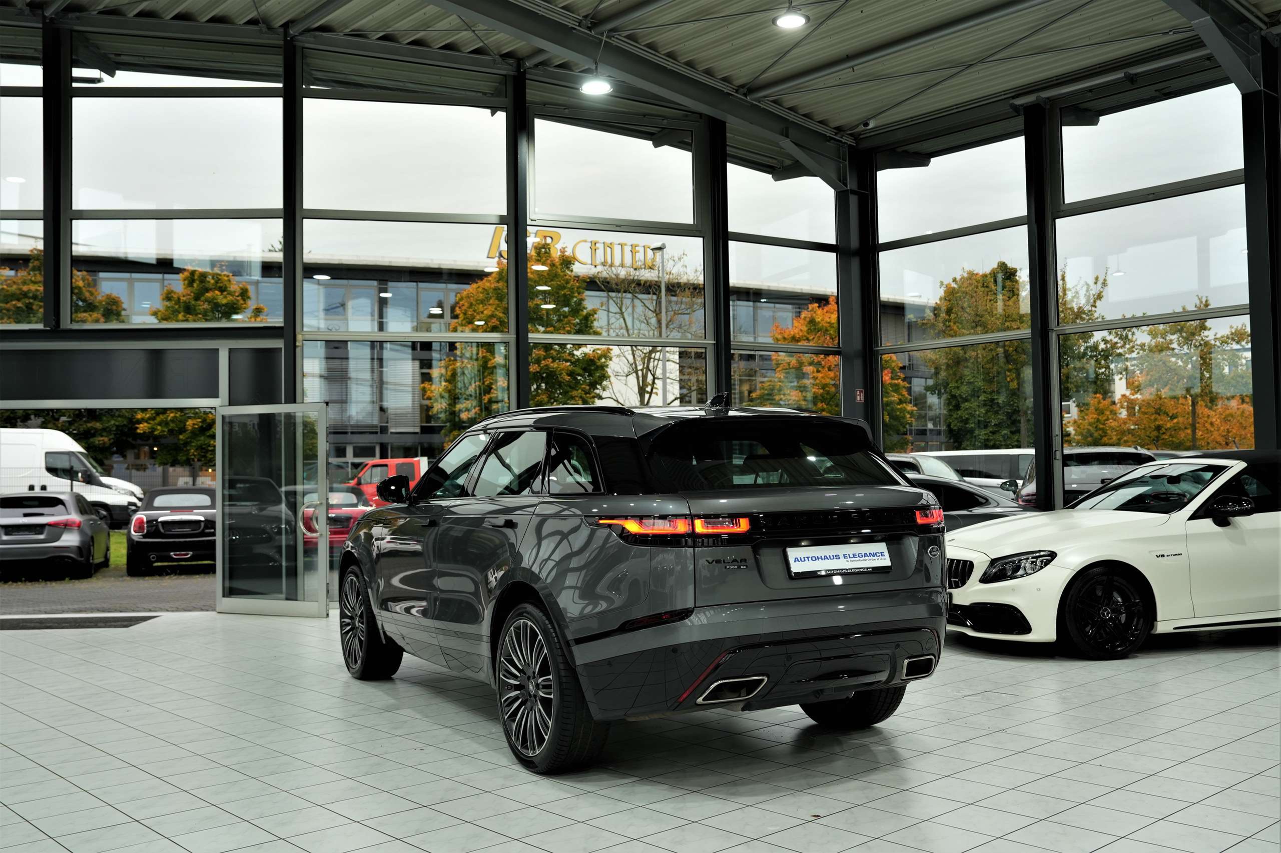 Land Rover - Range Rover Velar