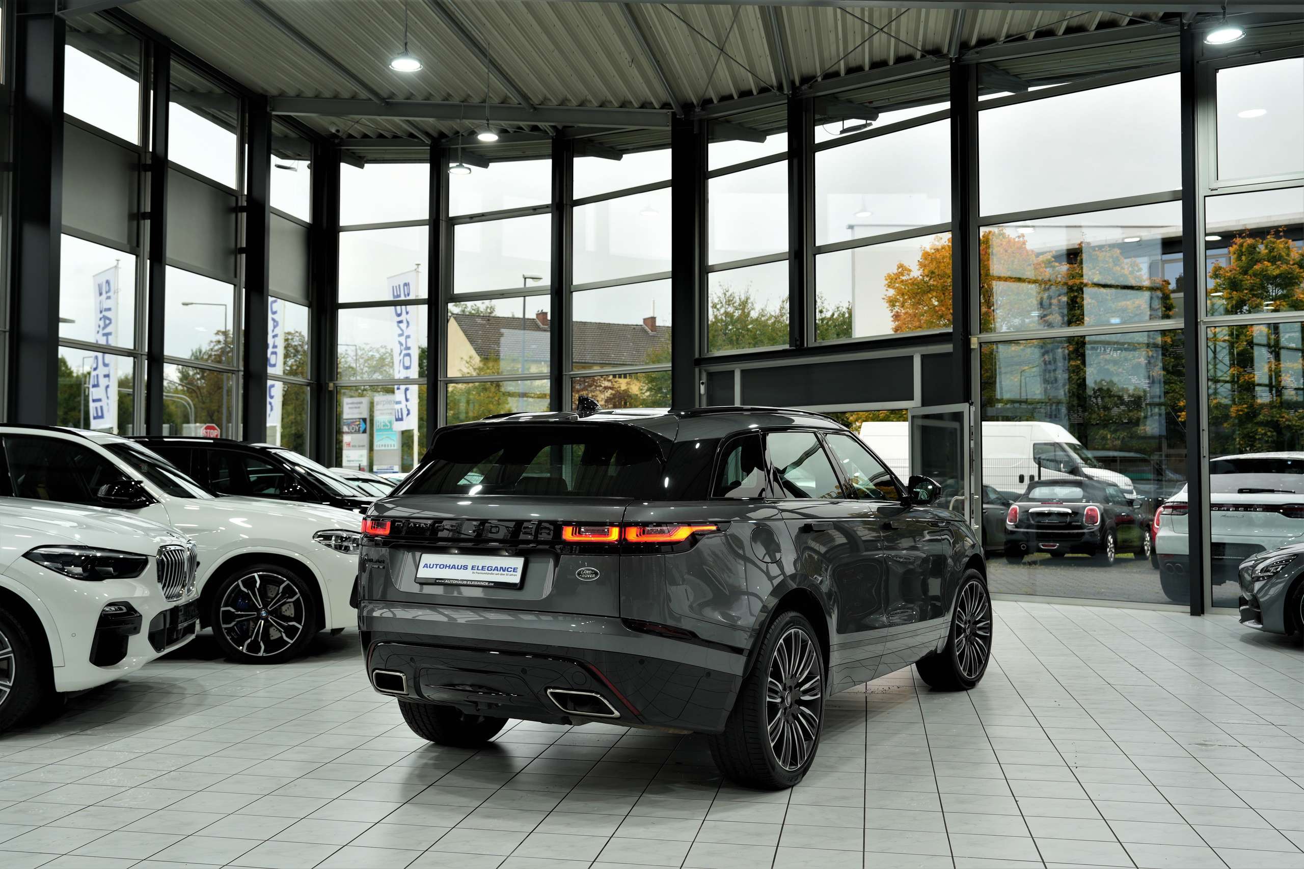 Land Rover - Range Rover Velar