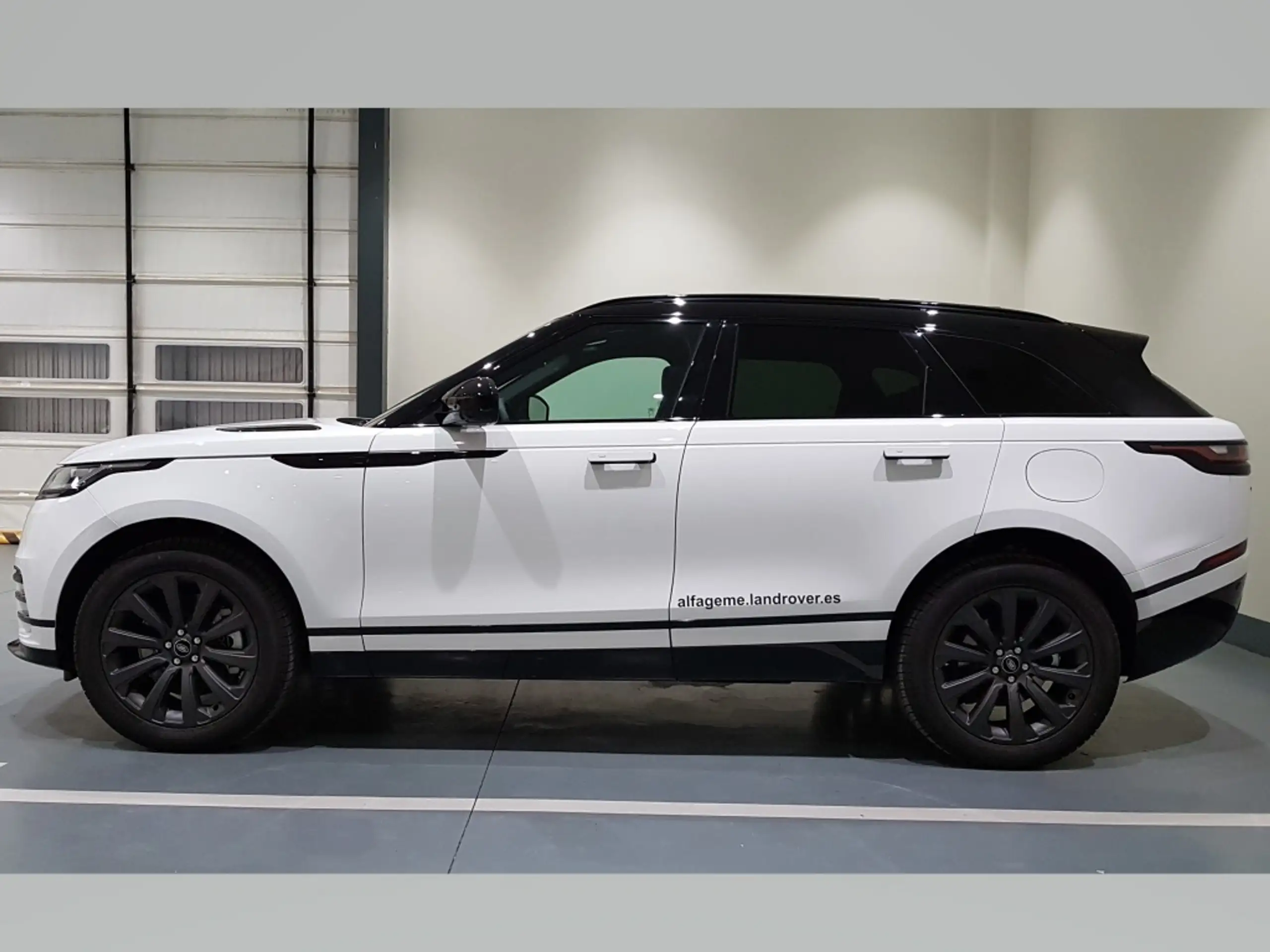 Land Rover - Range Rover Velar