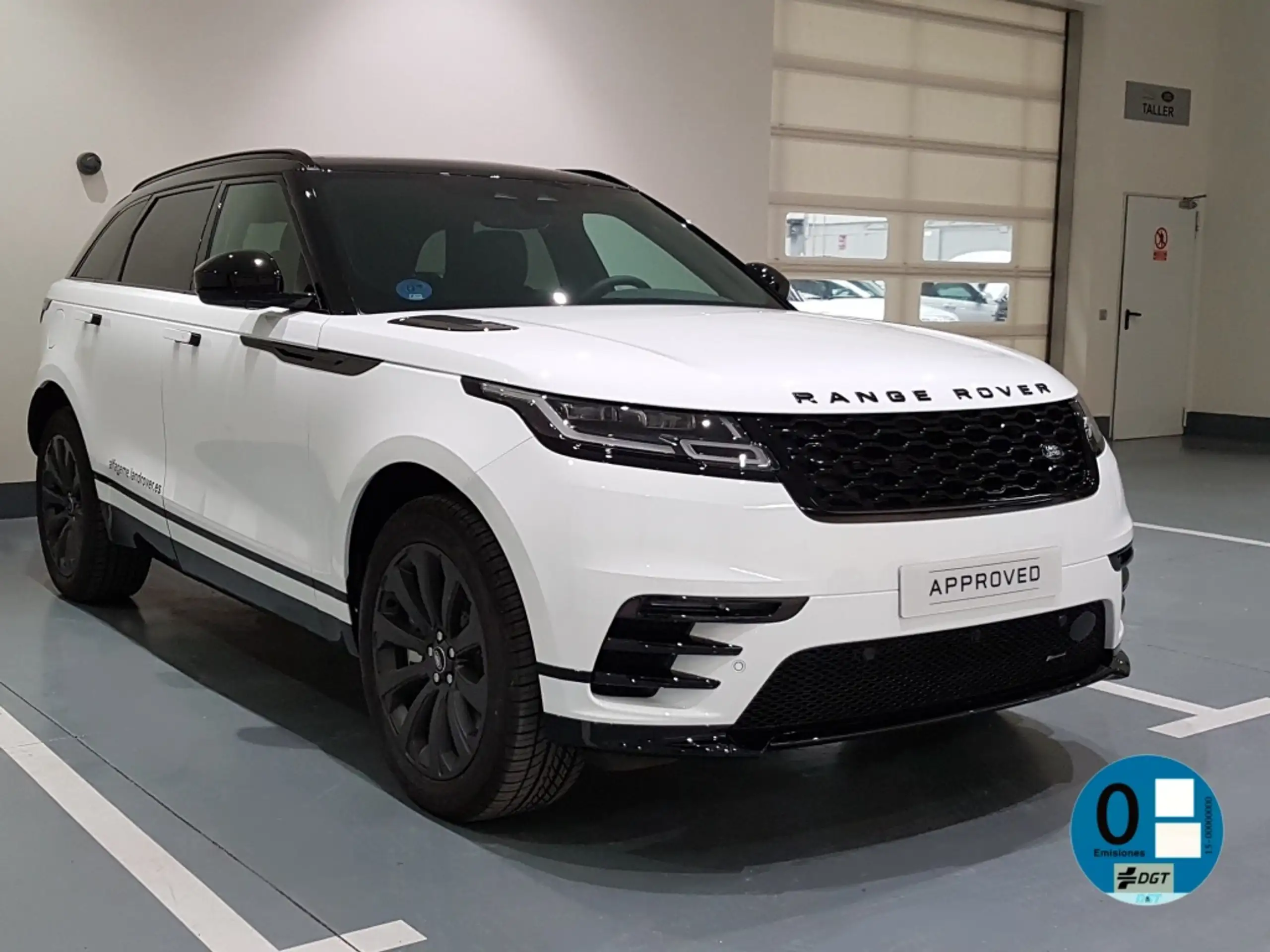 Land Rover - Range Rover Velar