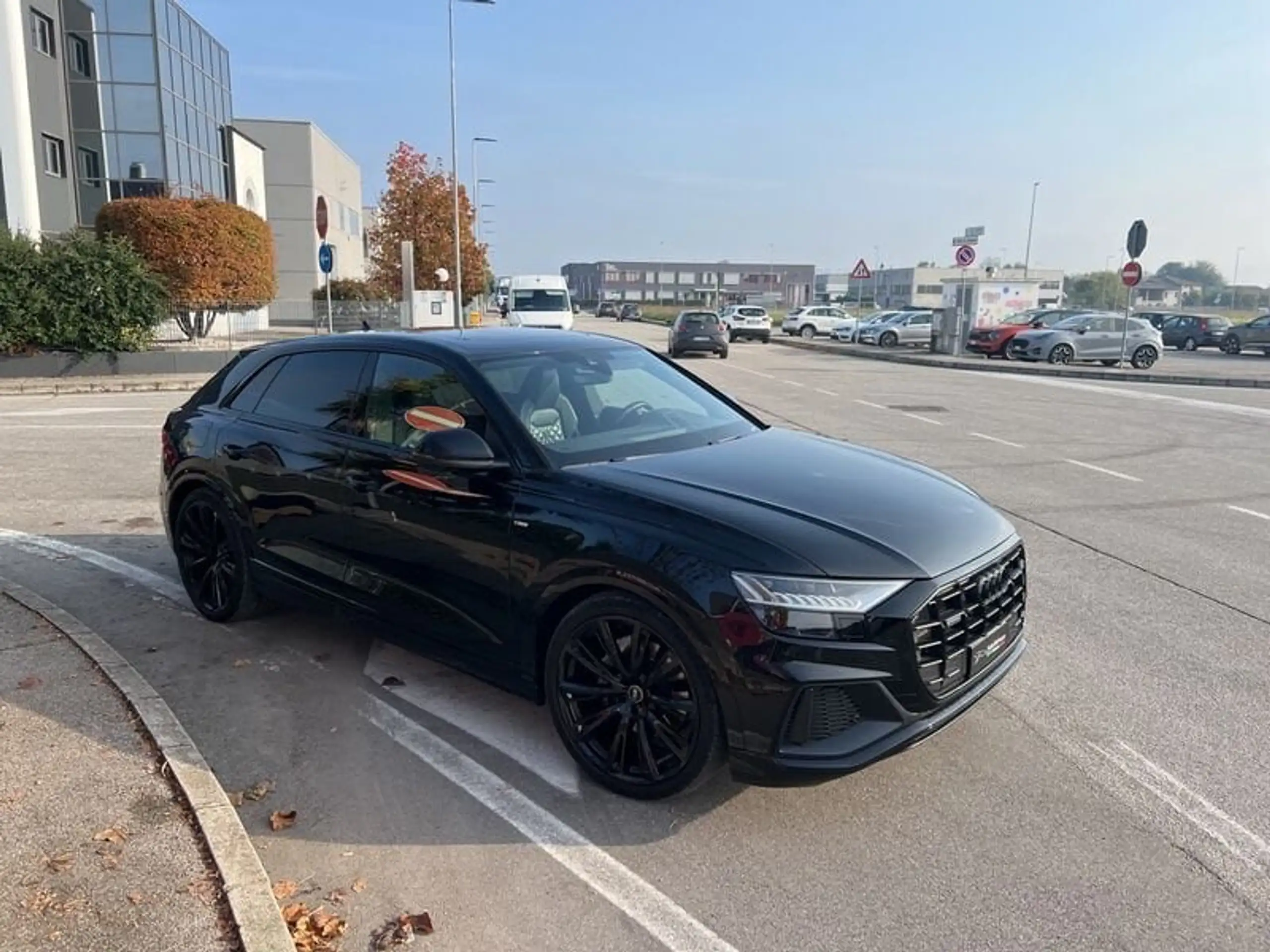 Audi - Q8