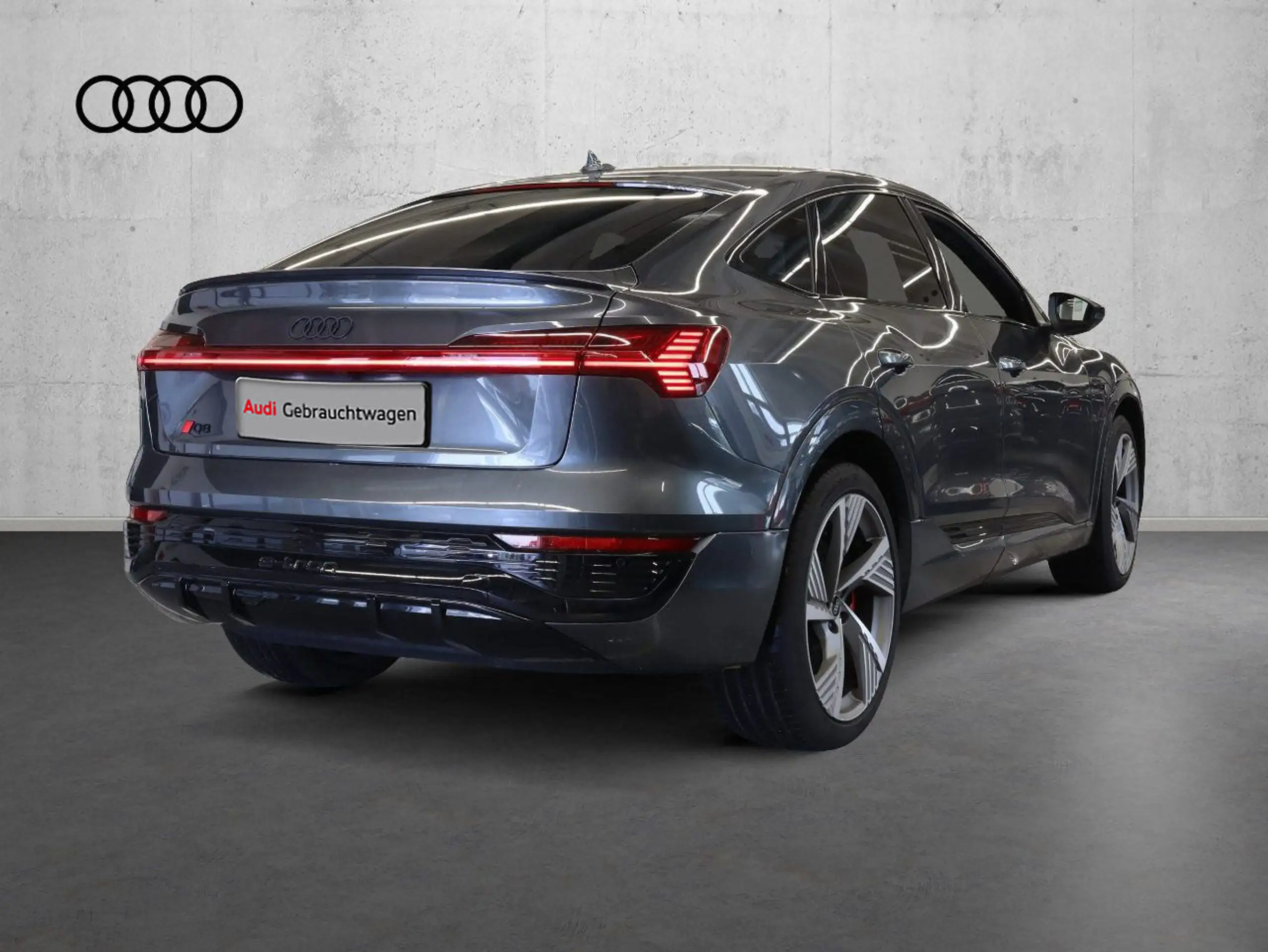 Audi - Q8