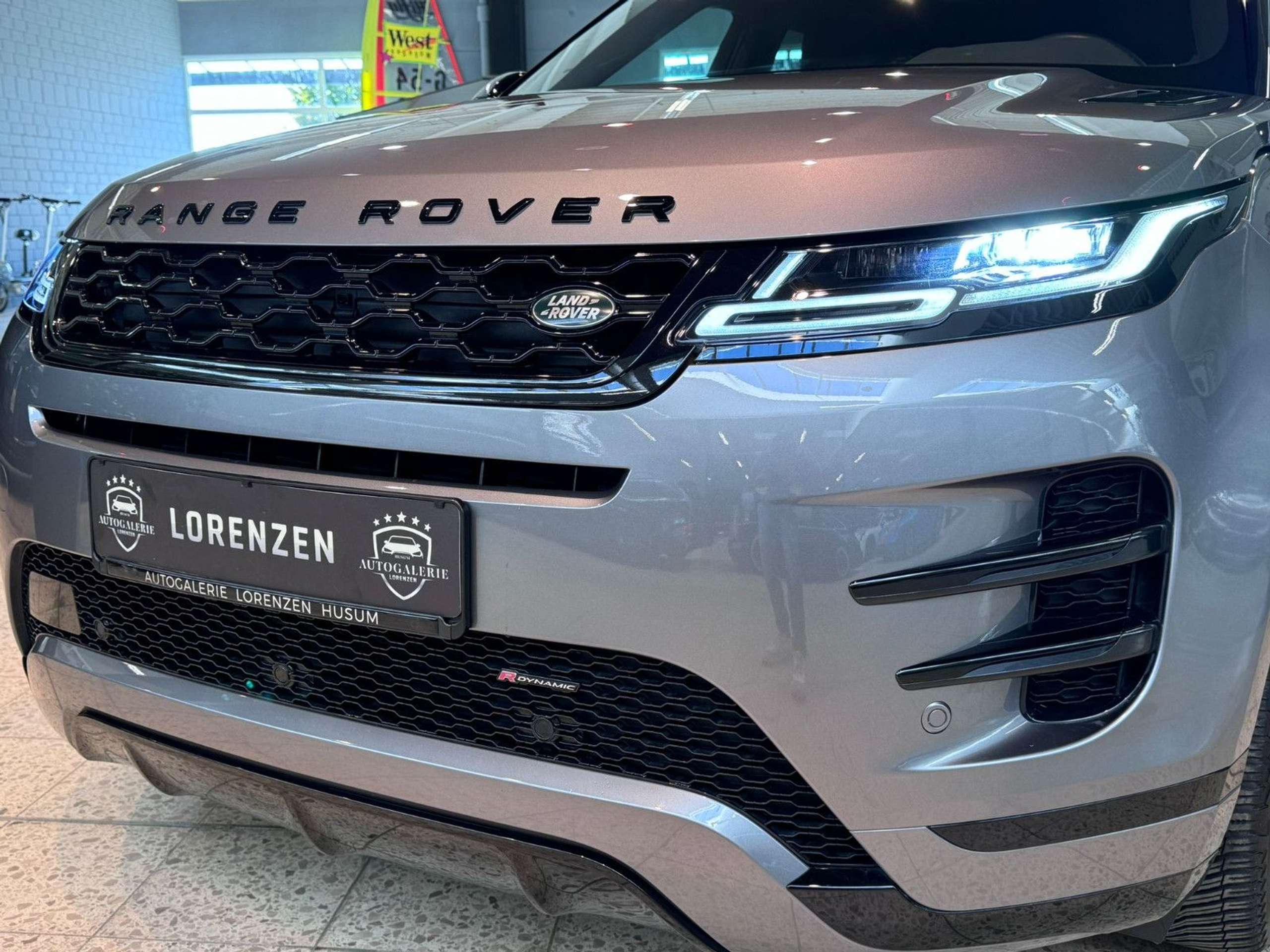 Land Rover - Range Rover Evoque