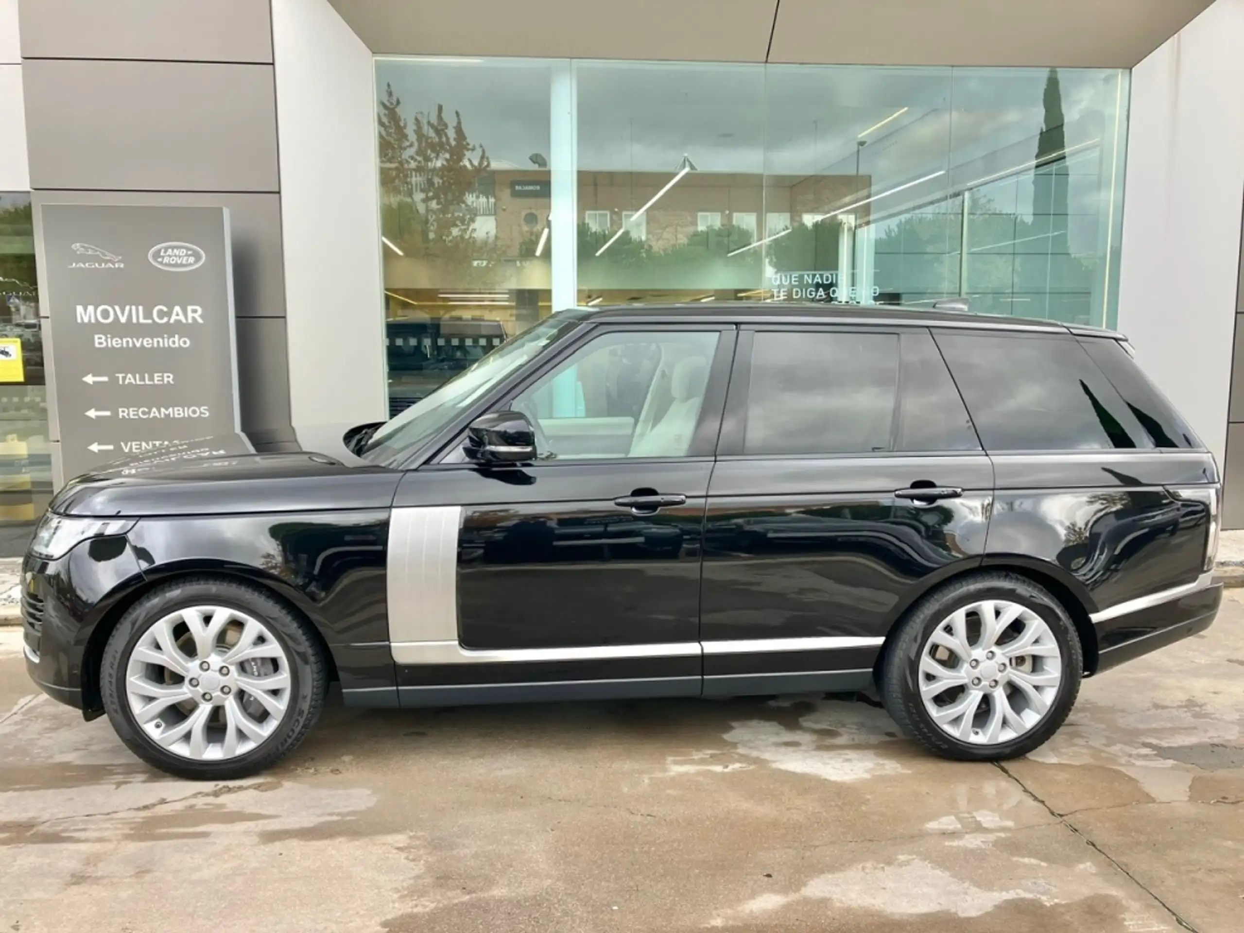 Land Rover - Range Rover