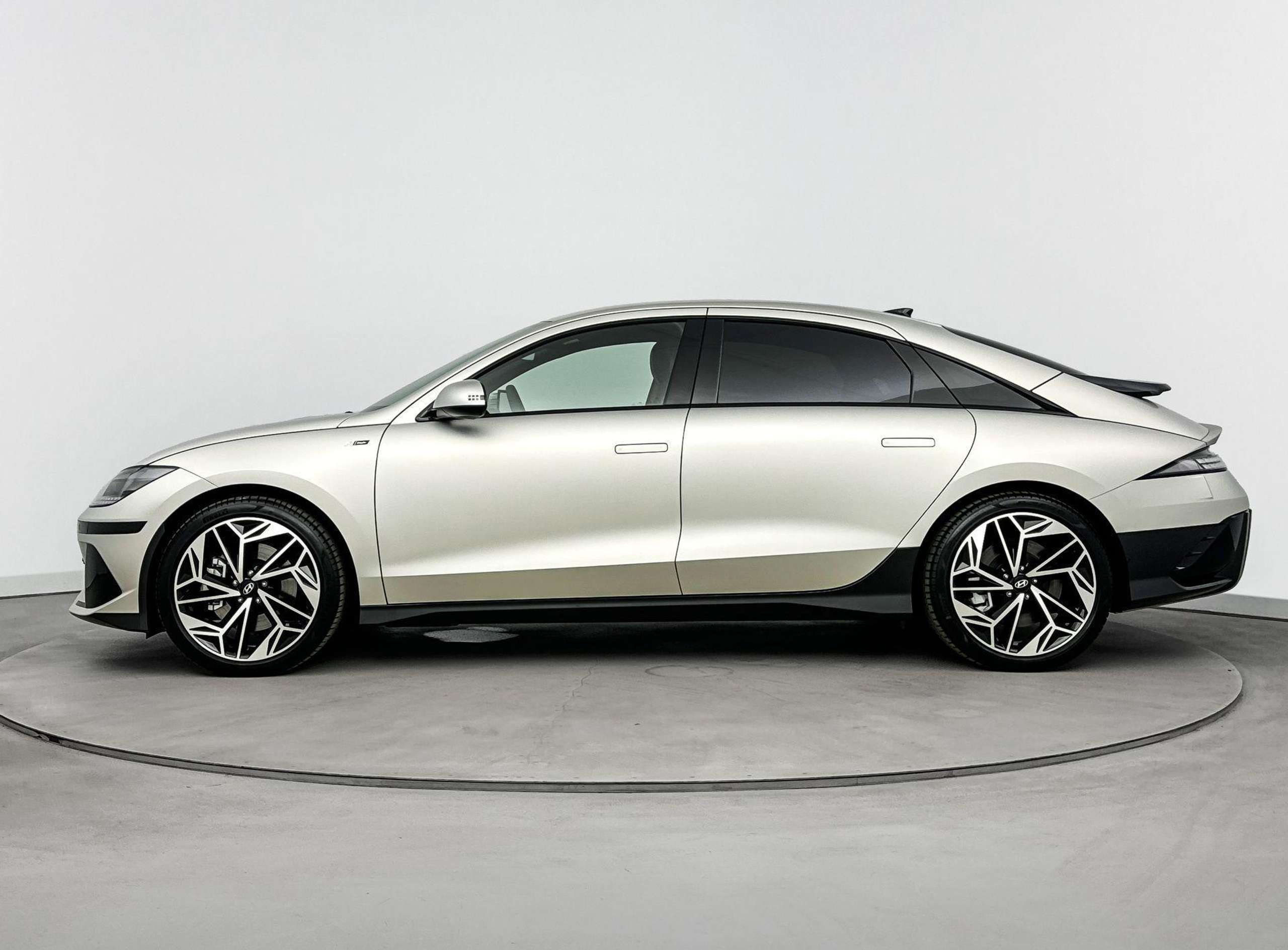 Hyundai - IONIQ 6