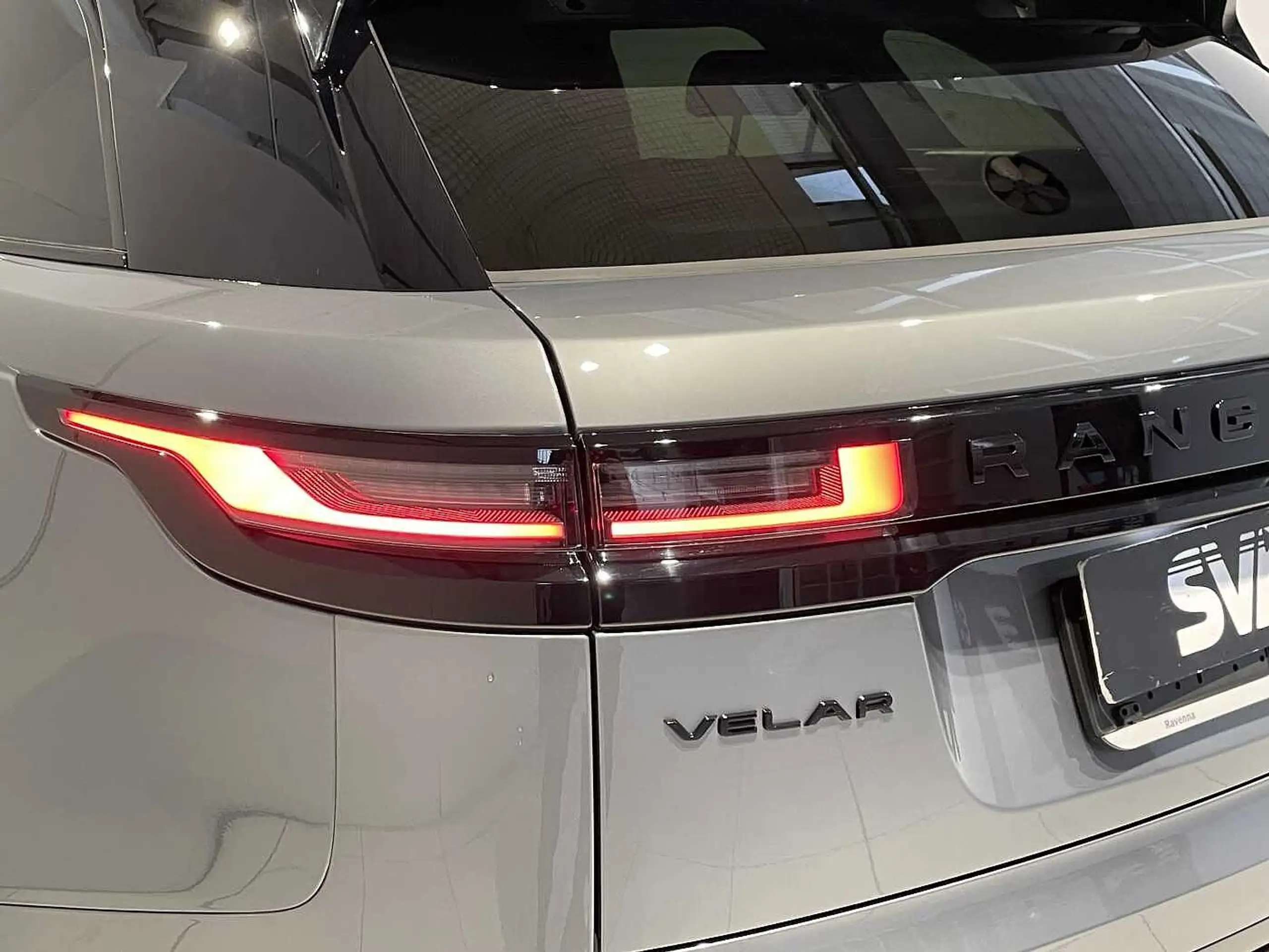 Land Rover - Range Rover Velar