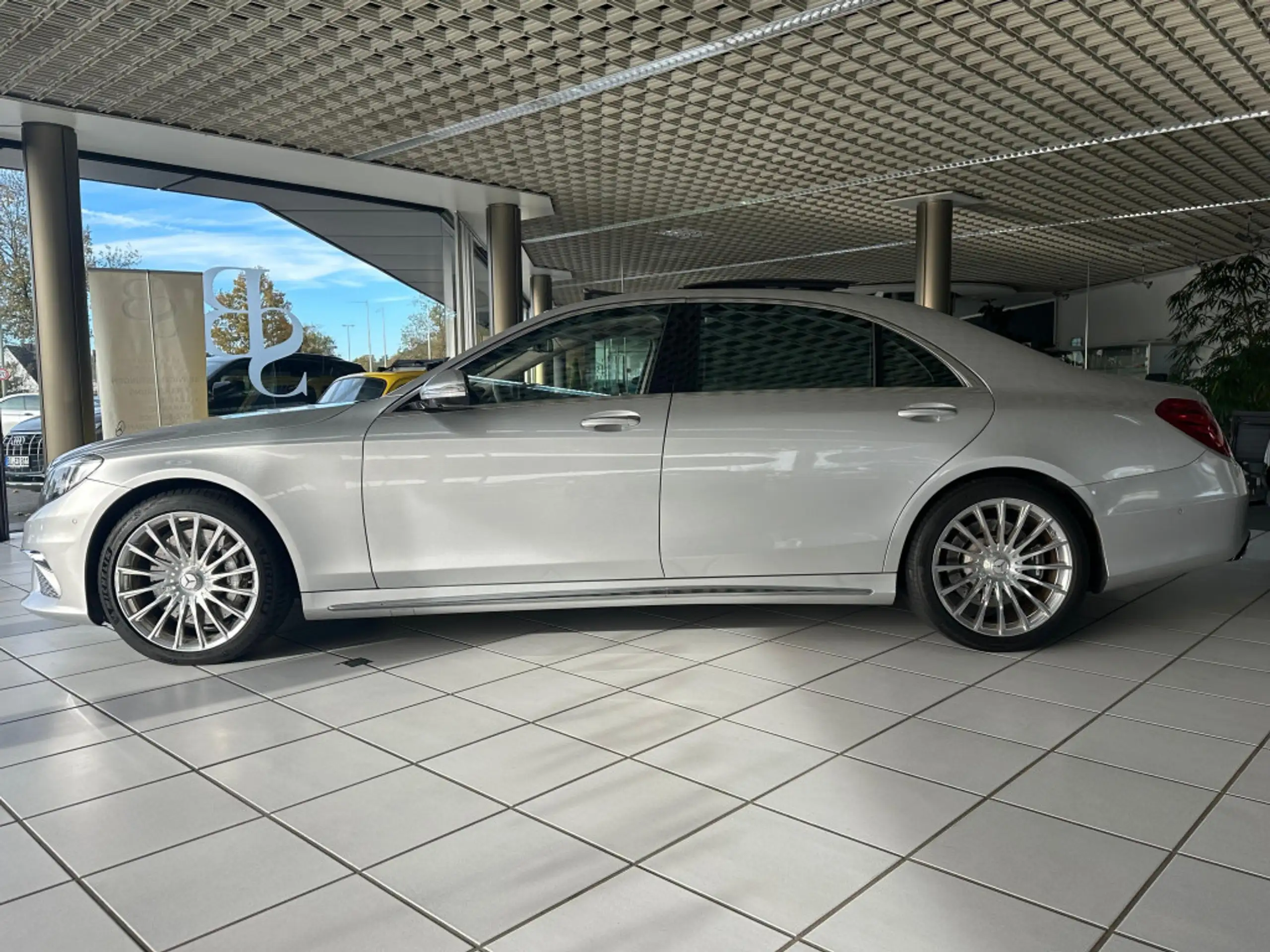 Mercedes-Benz - S 65 AMG