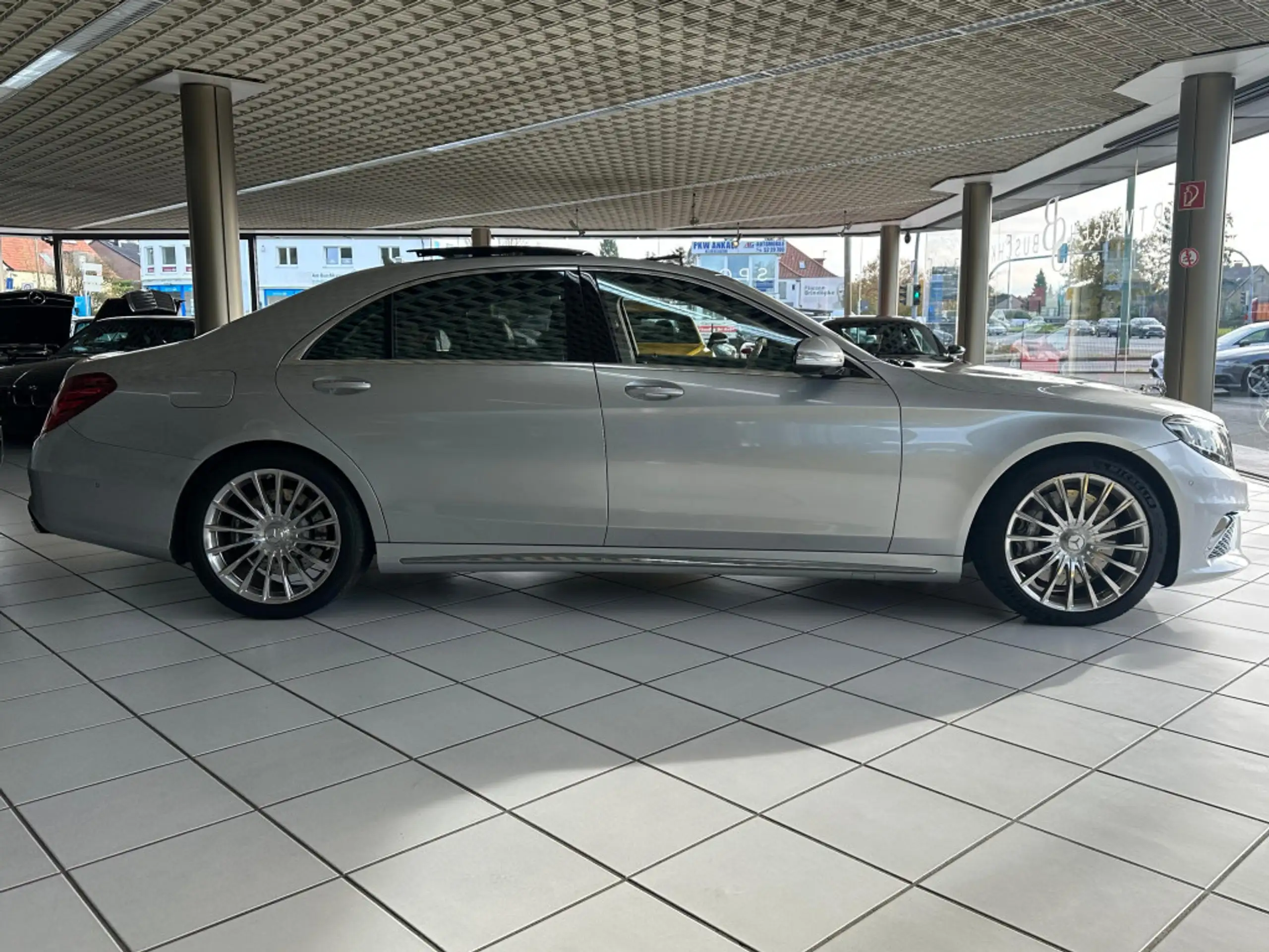 Mercedes-Benz - S 65 AMG