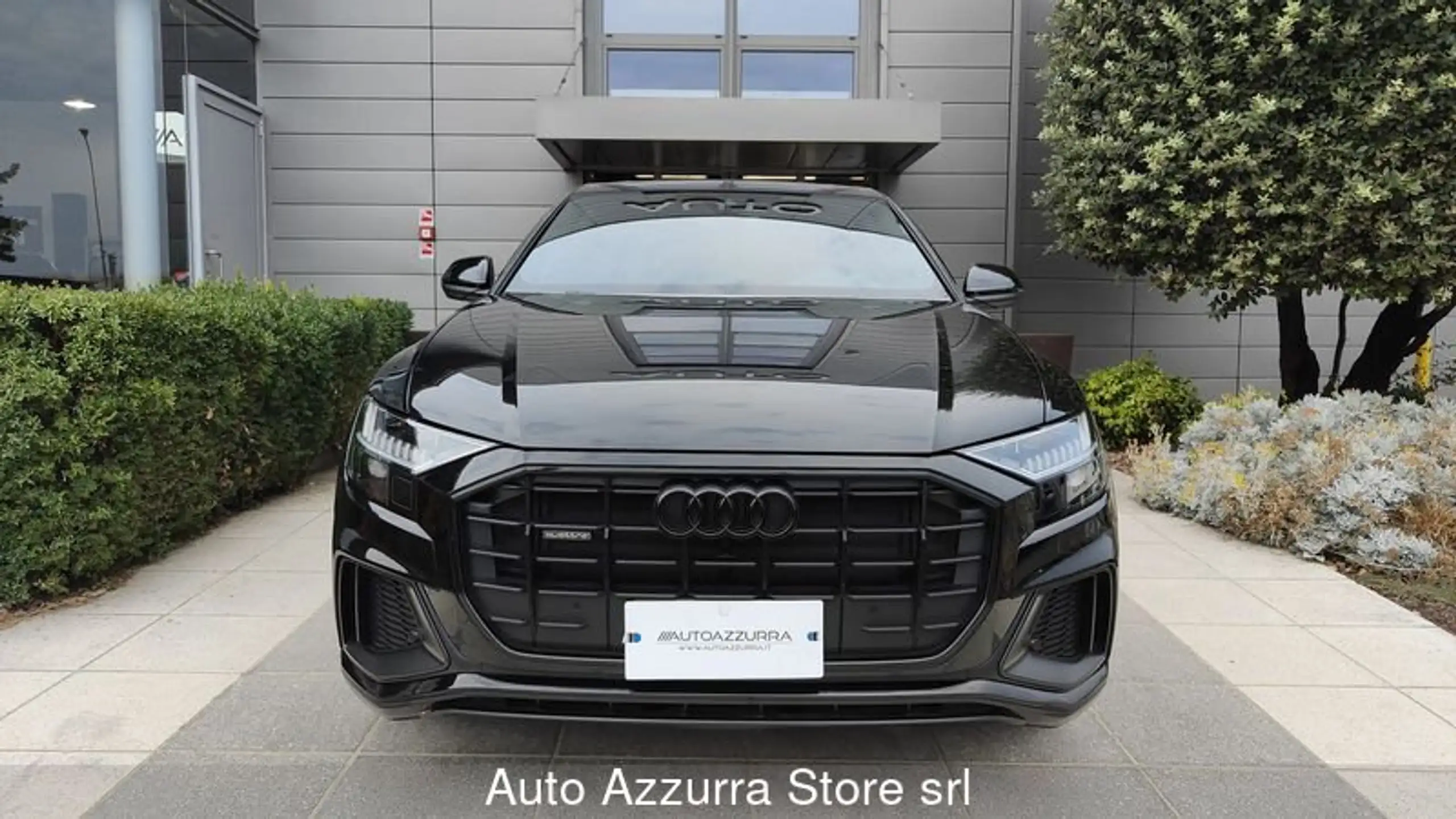 Audi - Q8