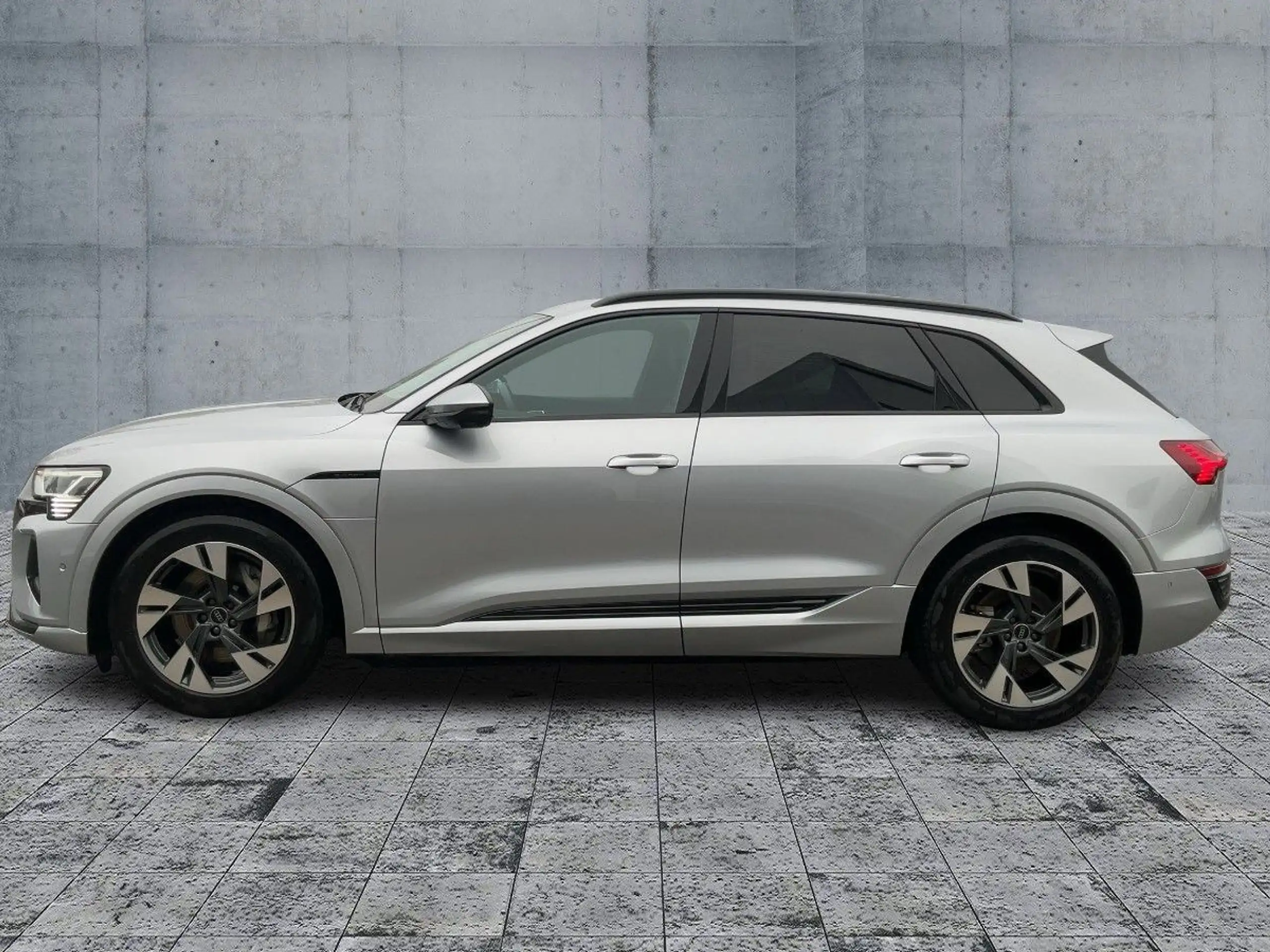 Audi - Q8 e-tron