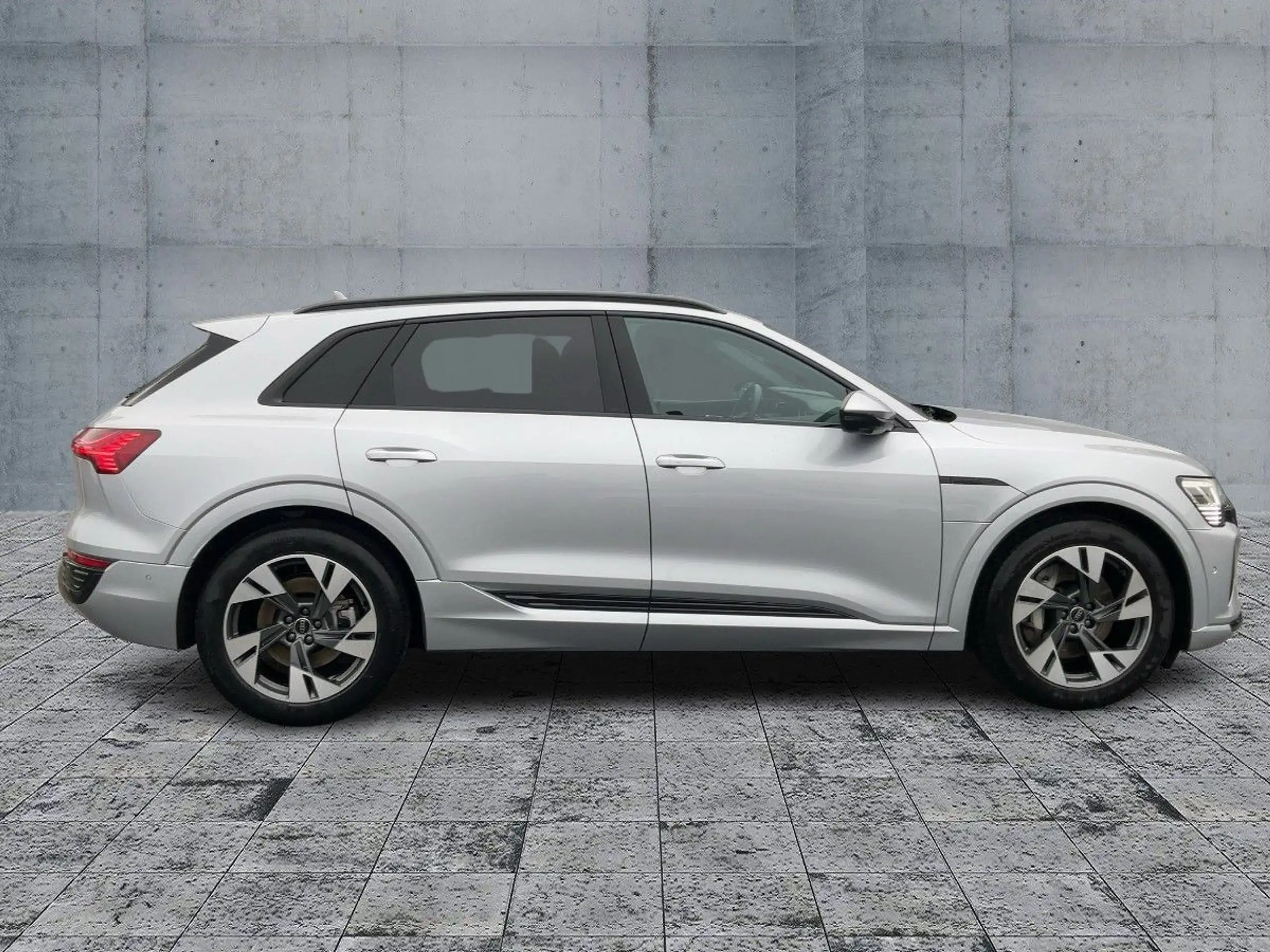 Audi - Q8 e-tron