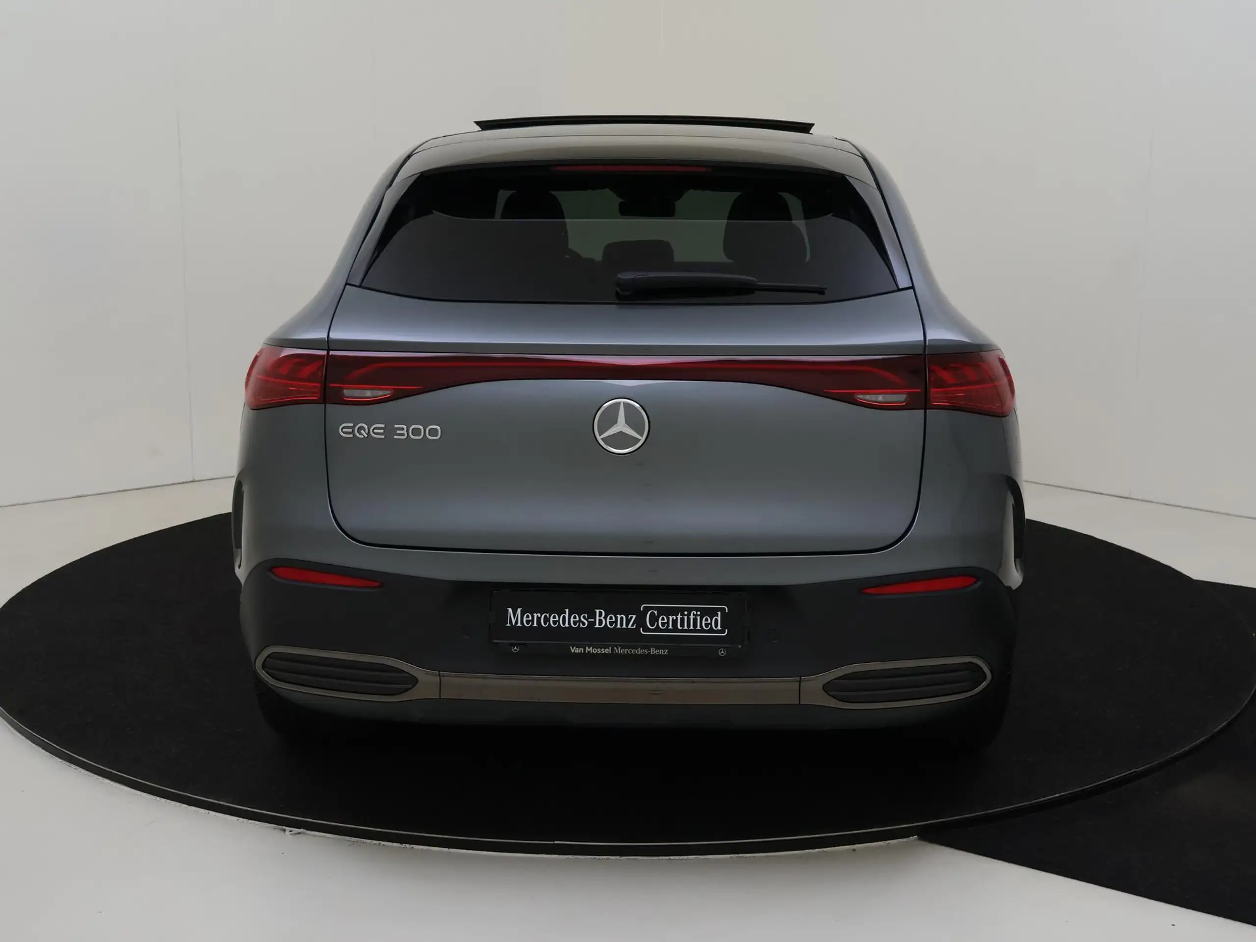 Mercedes-Benz - EQE SUV