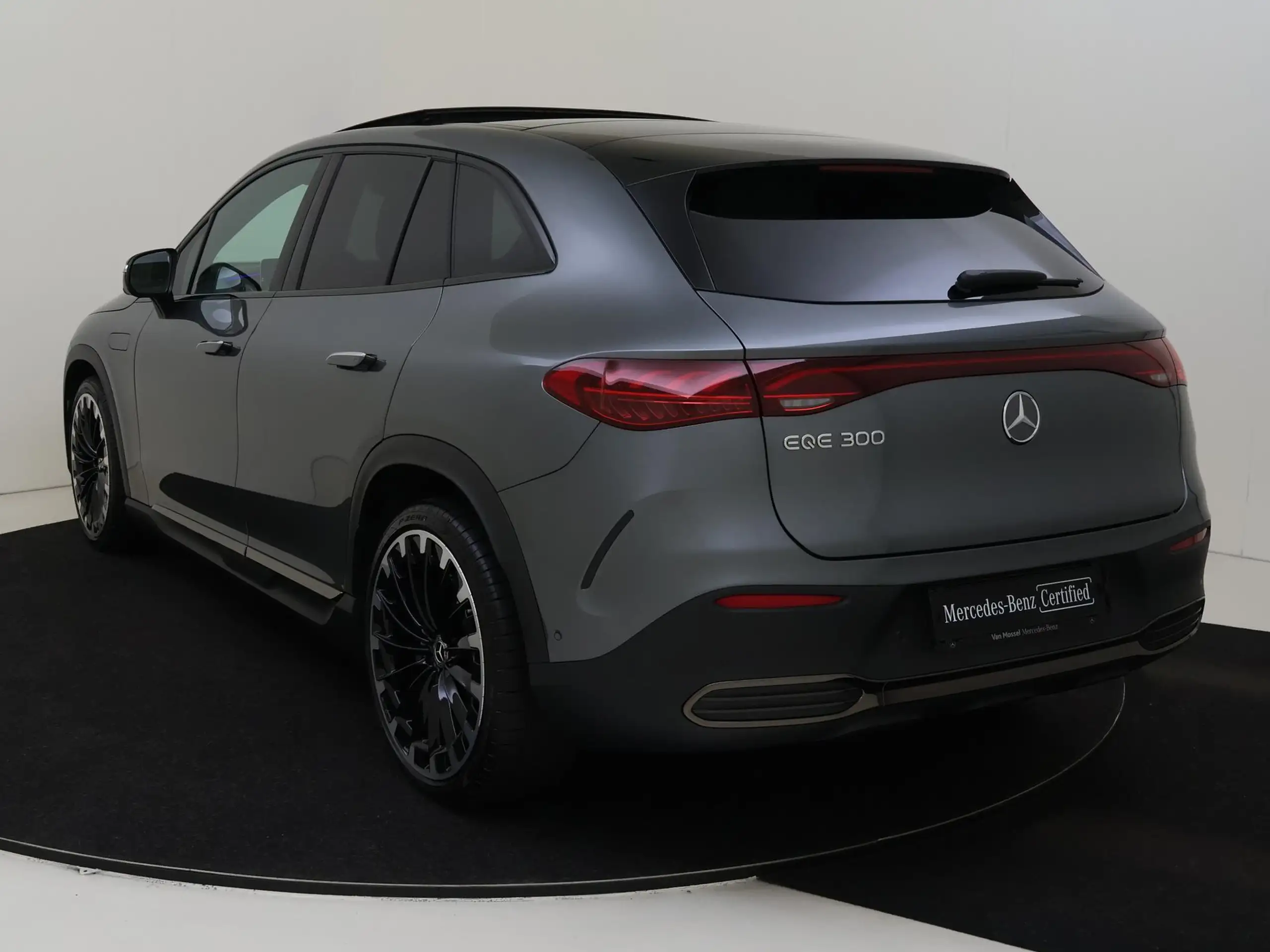 Mercedes-Benz - EQE SUV