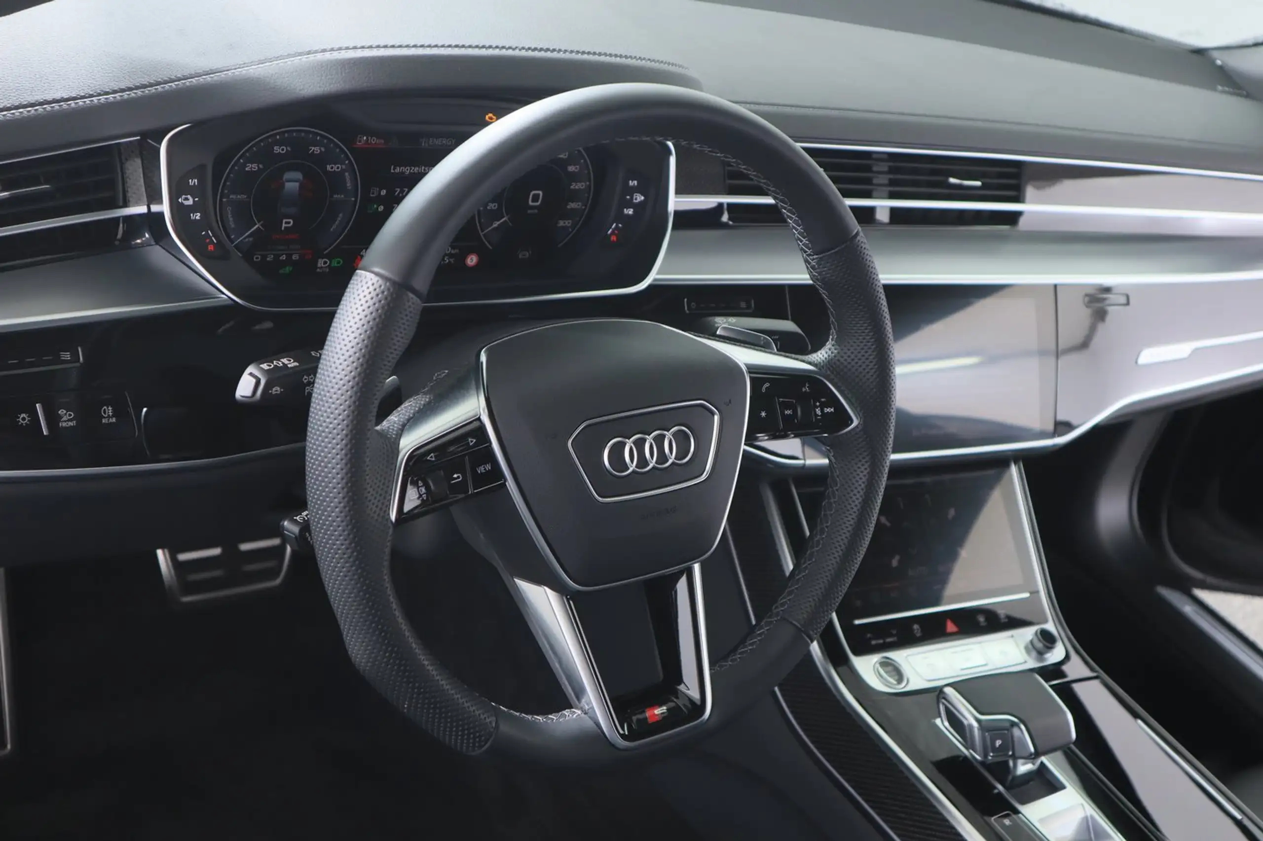 Audi - A8