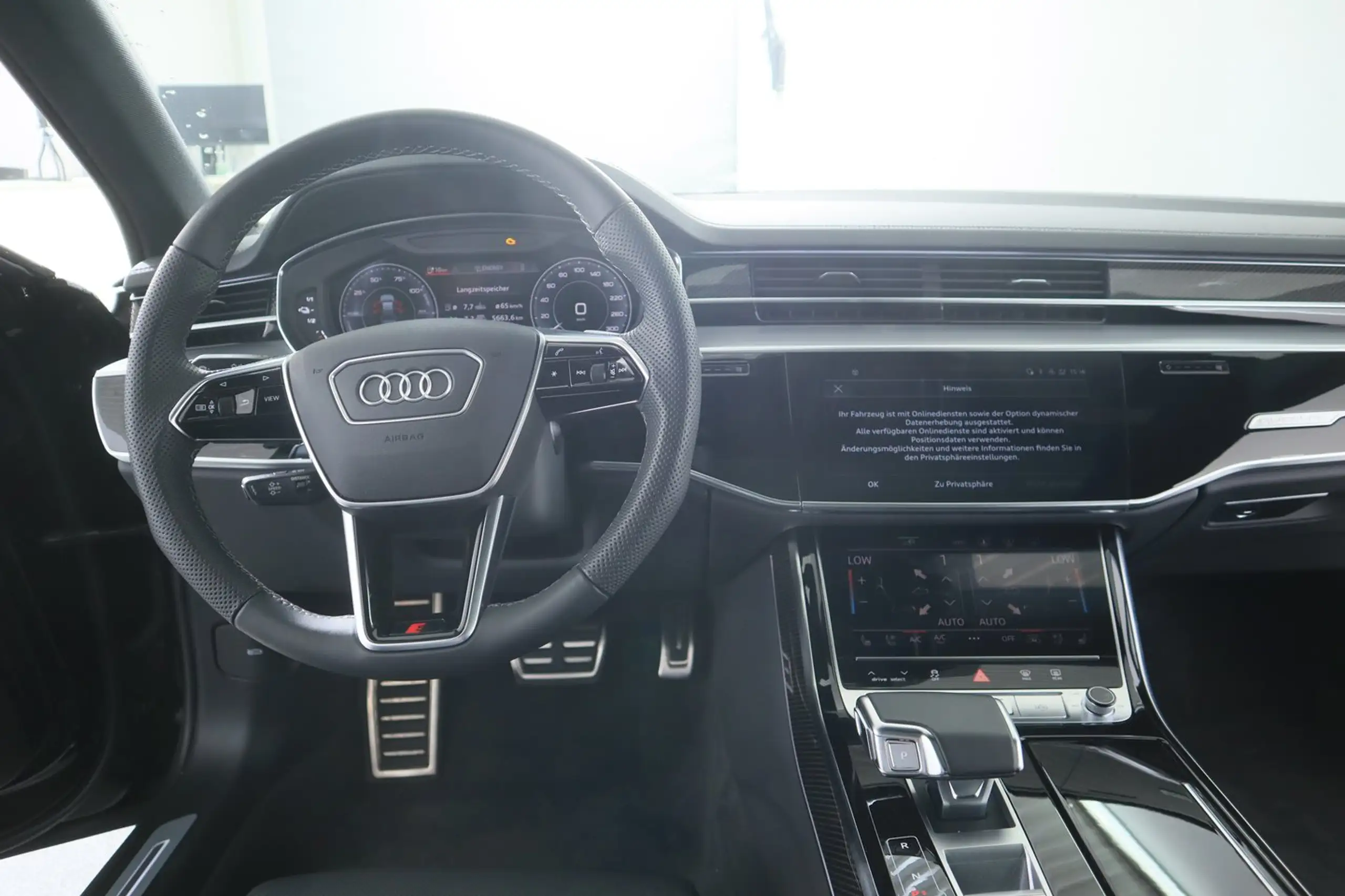 Audi - A8