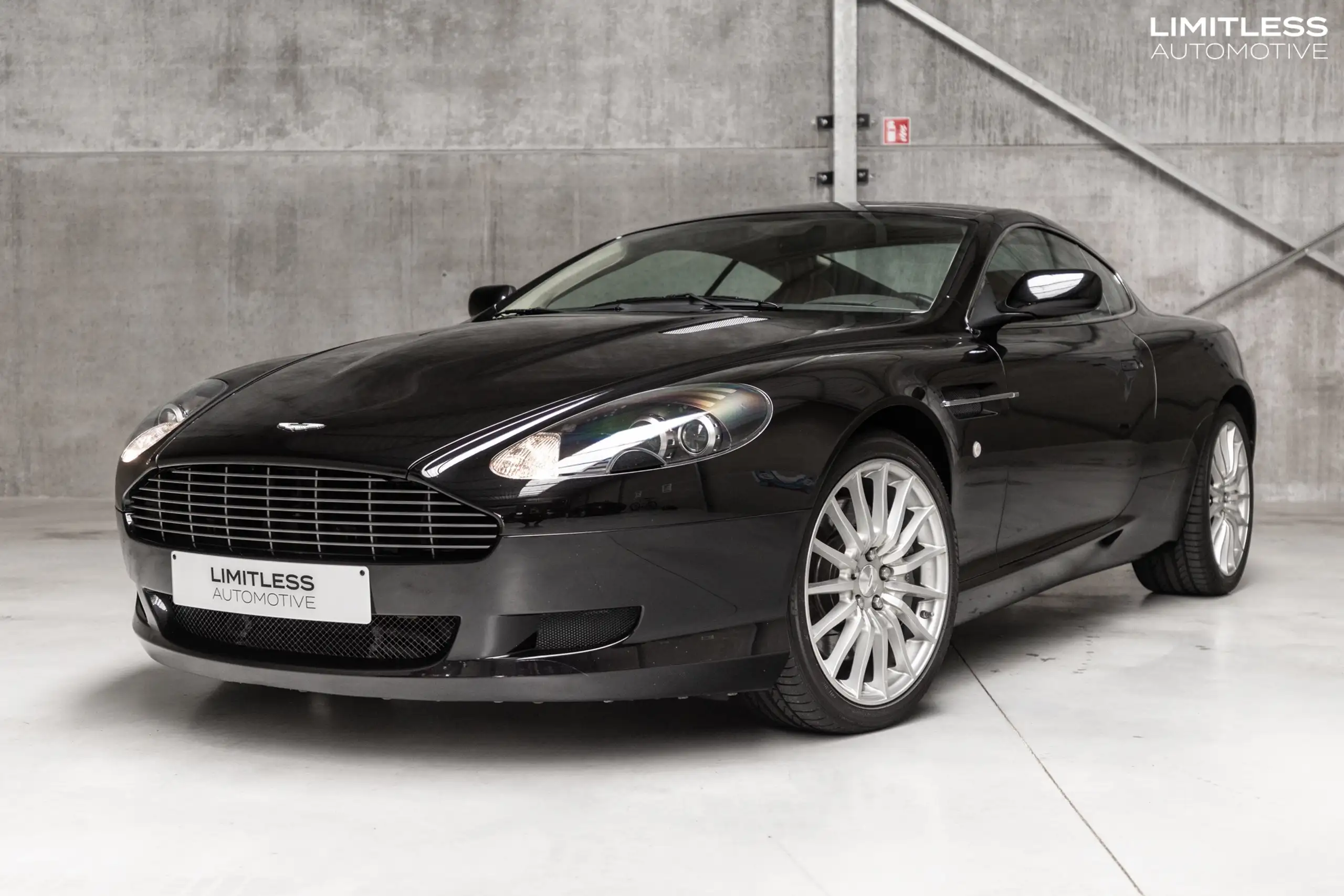 Aston Martin - DB9