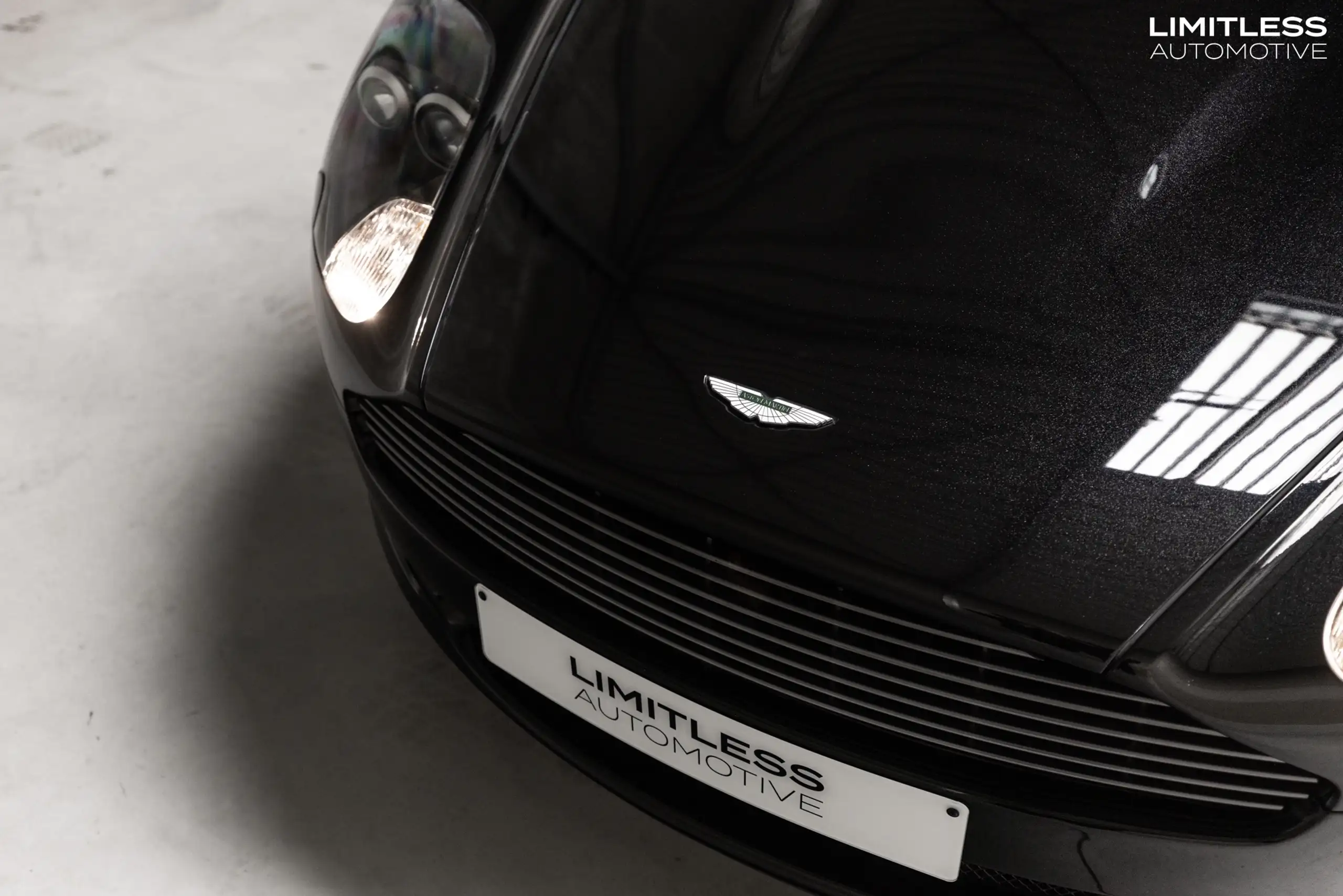 Aston Martin - DB9