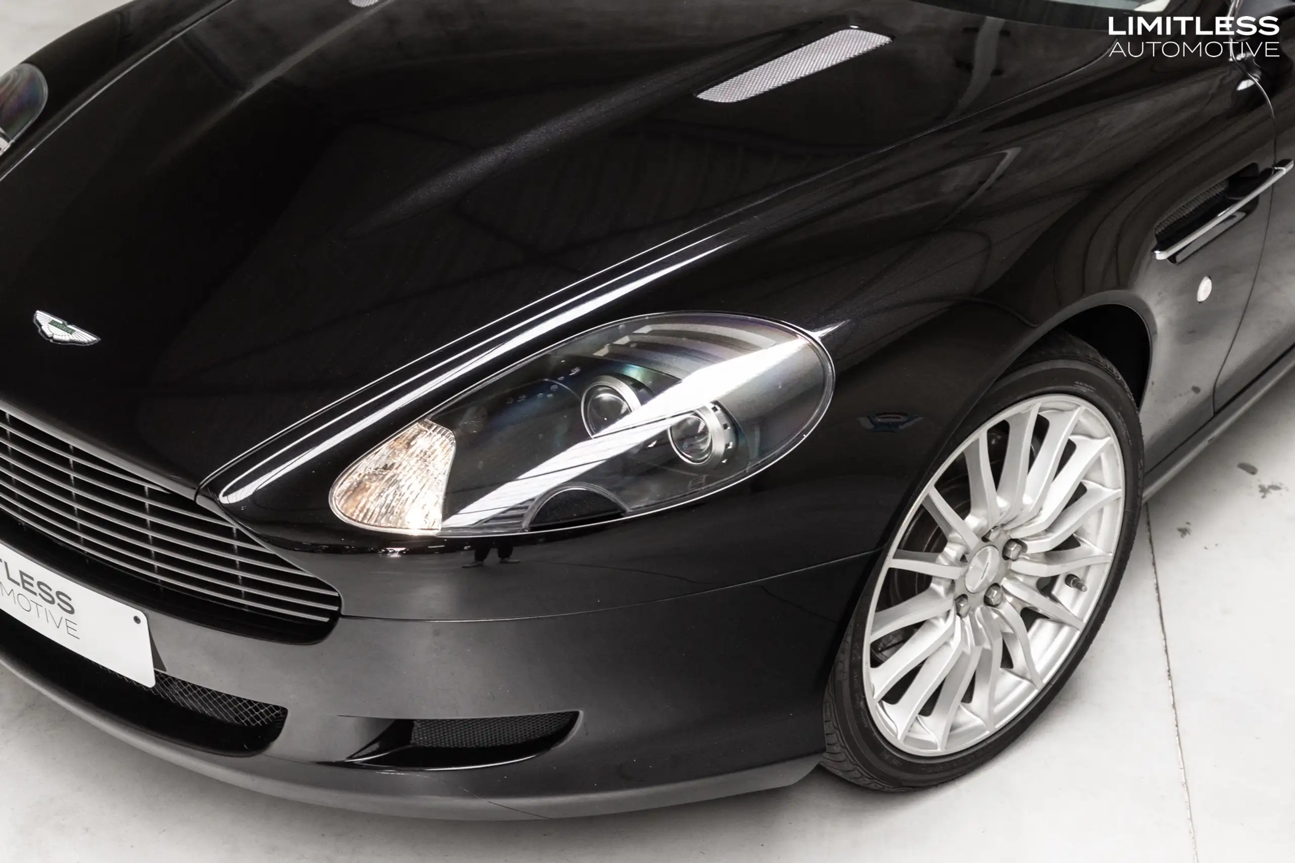 Aston Martin - DB9