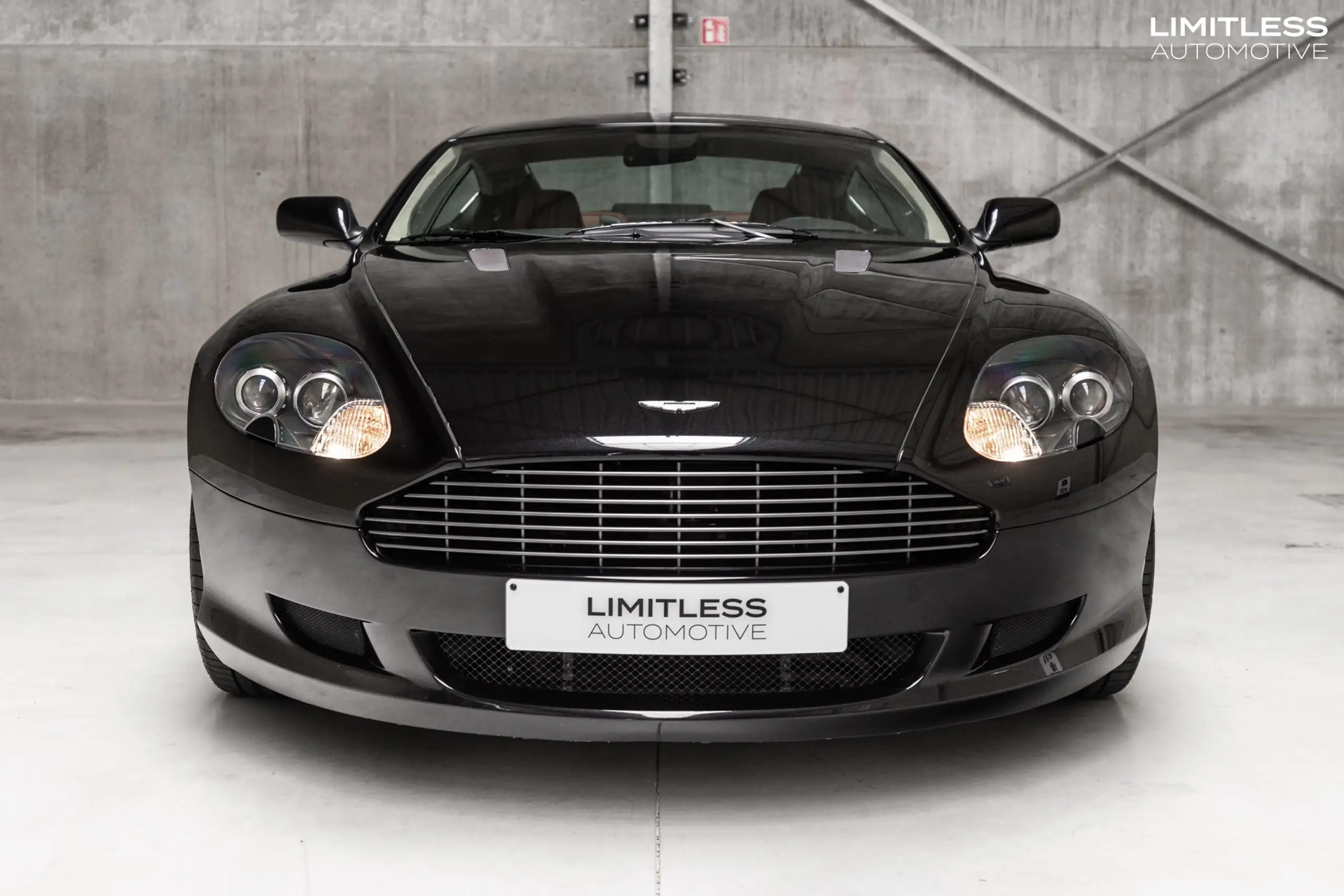 Aston Martin - DB9