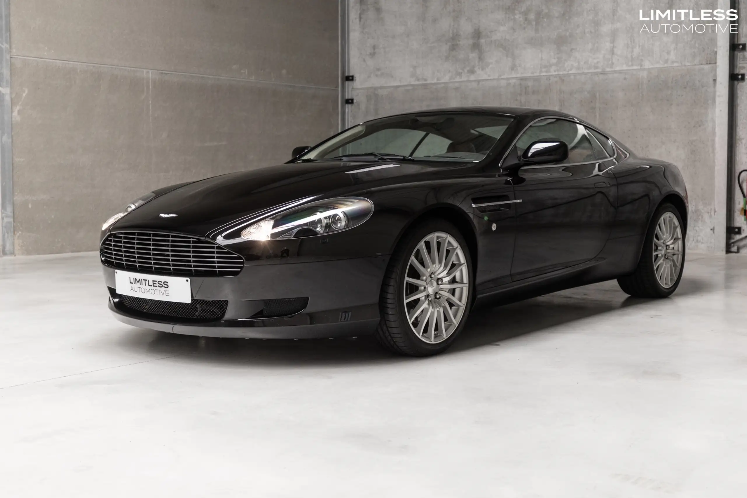 Aston Martin - DB9