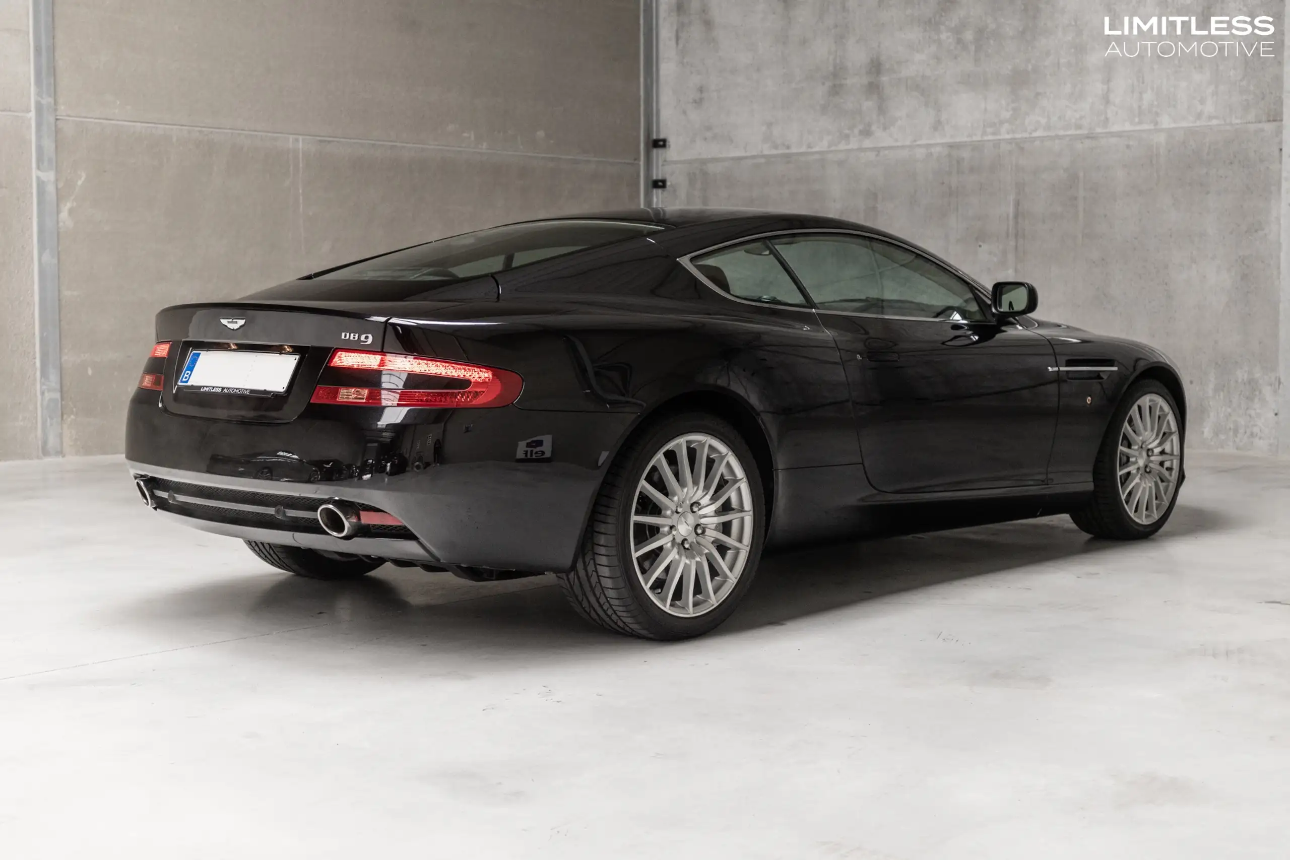 Aston Martin - DB9