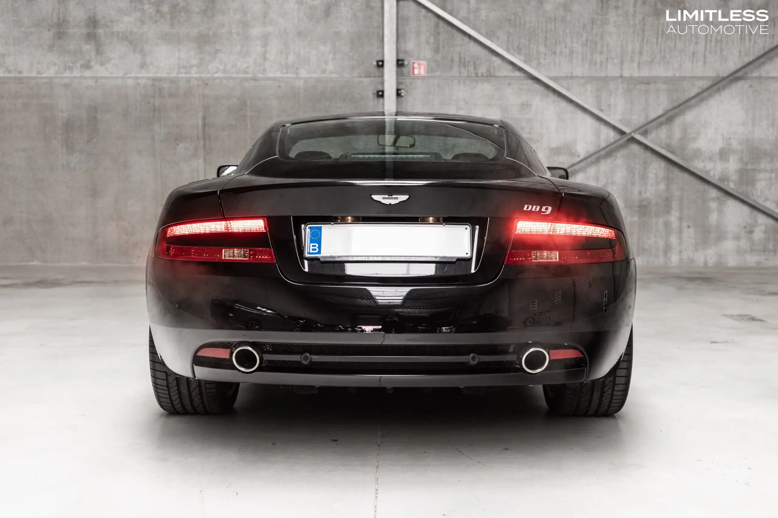 Aston Martin - DB9