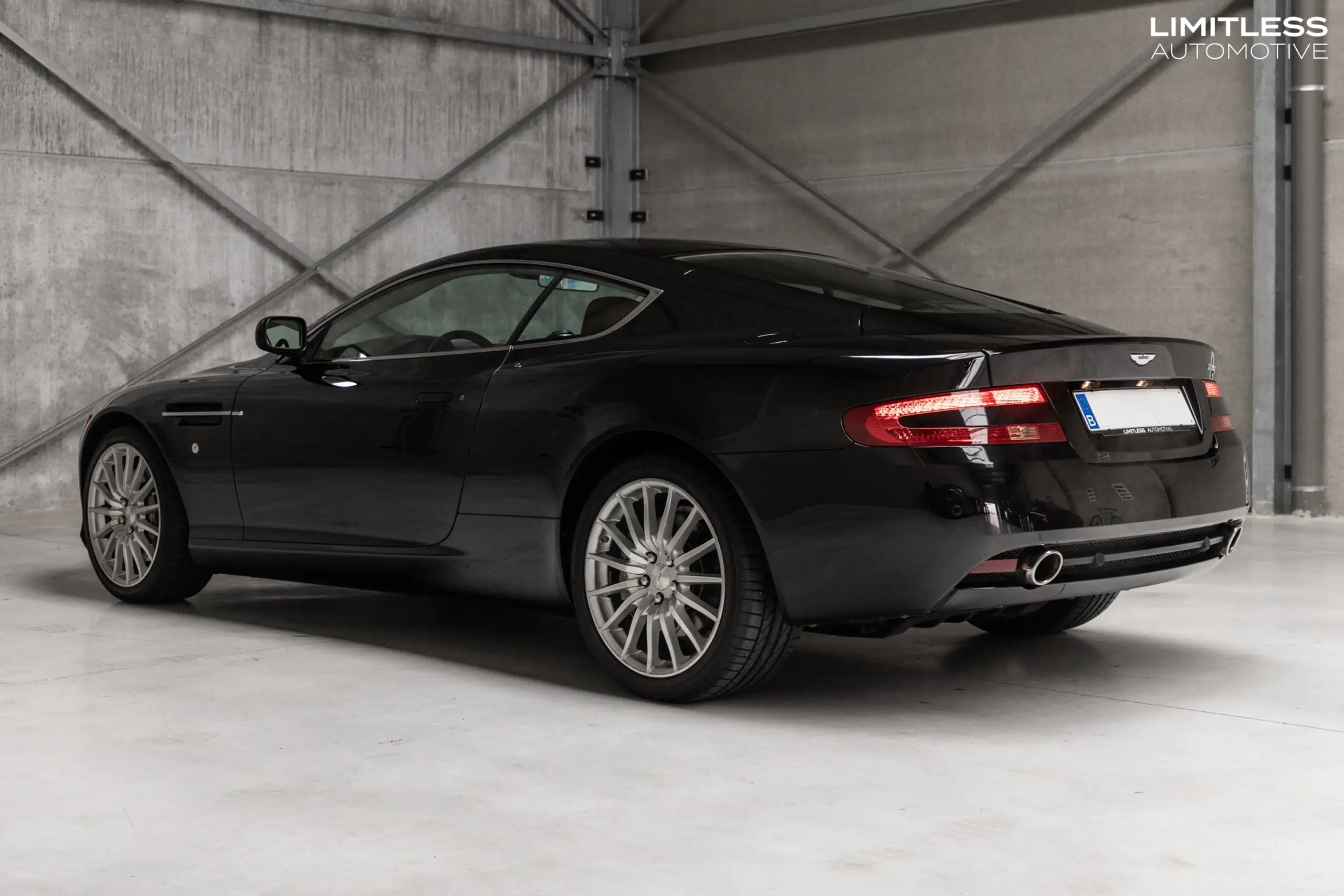 Aston Martin - DB9