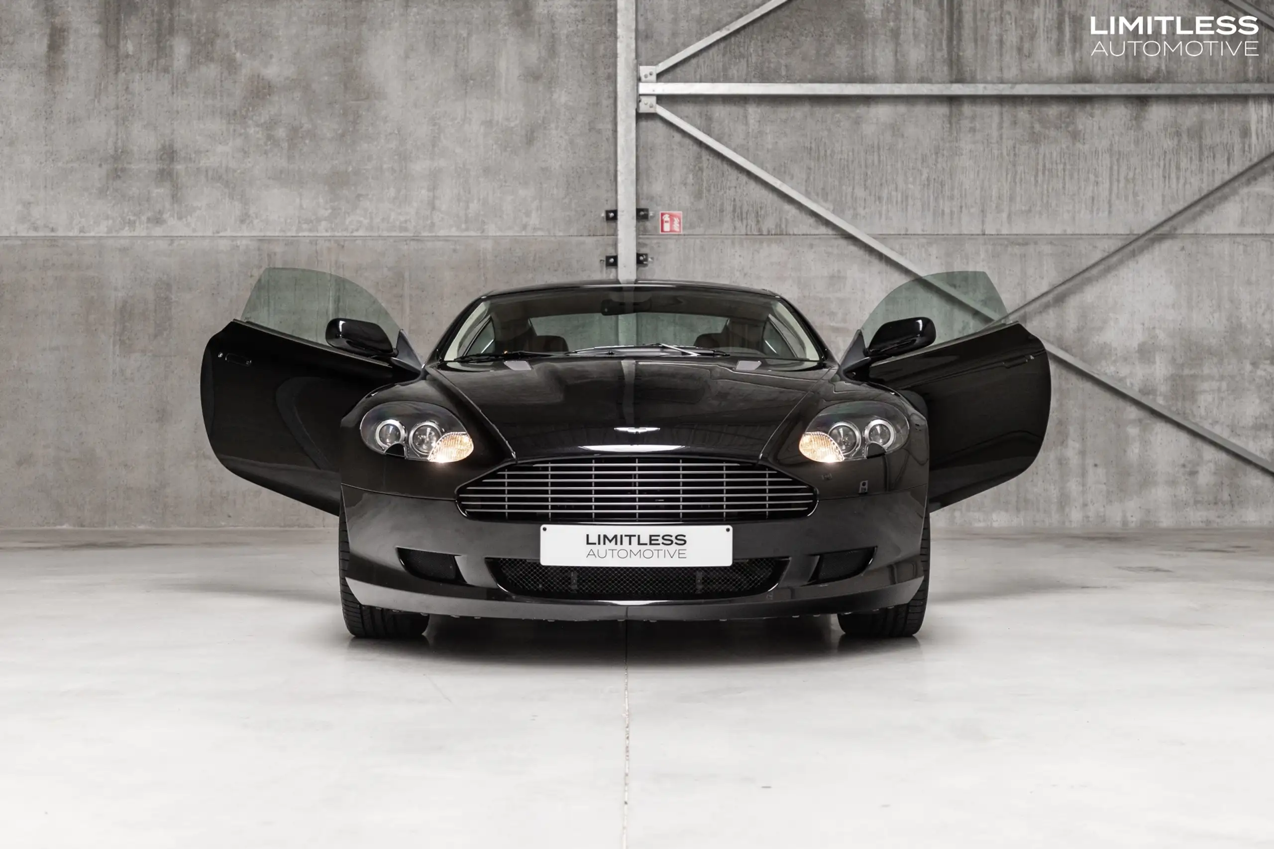 Aston Martin - DB9