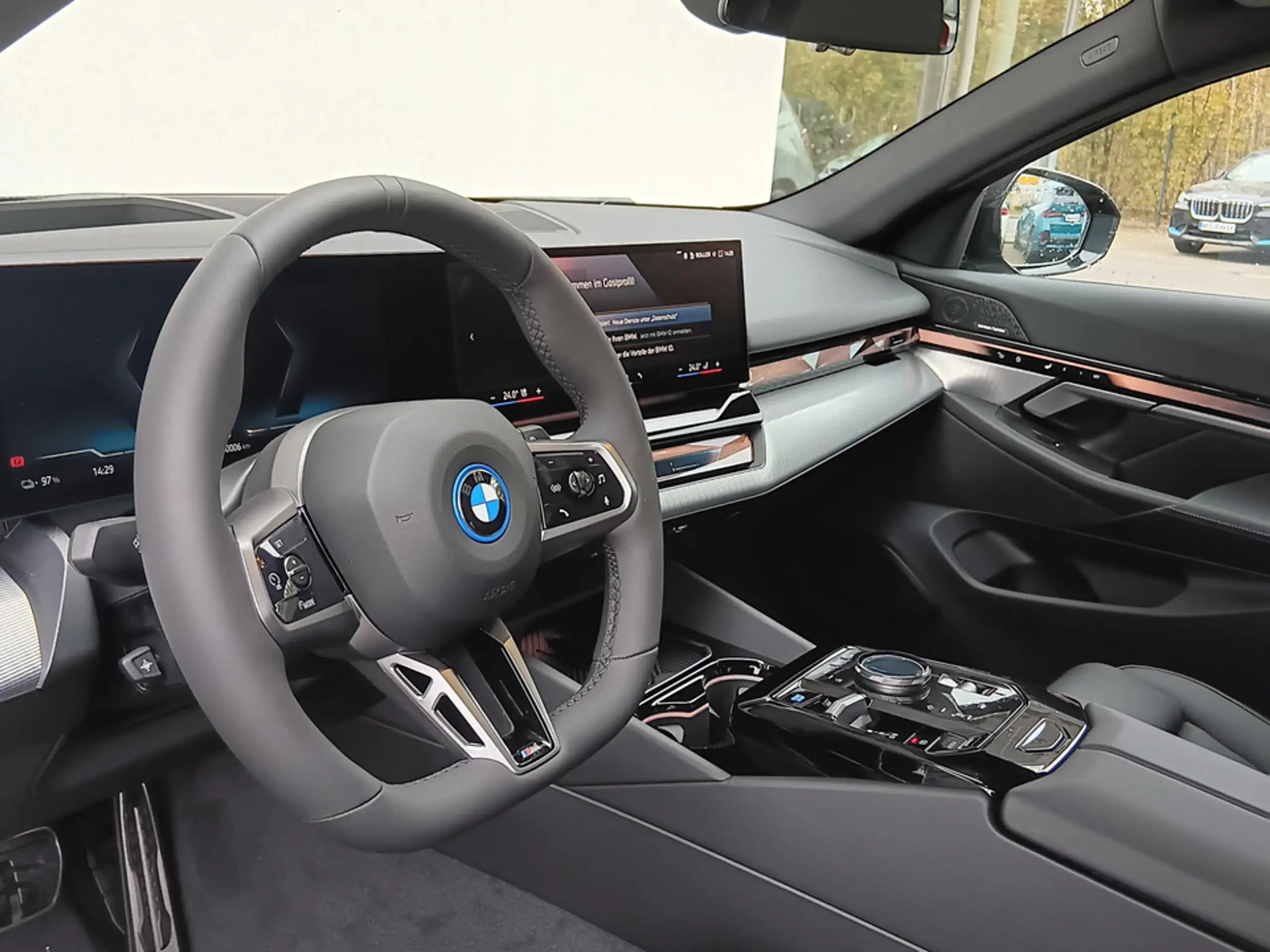 BMW - i5