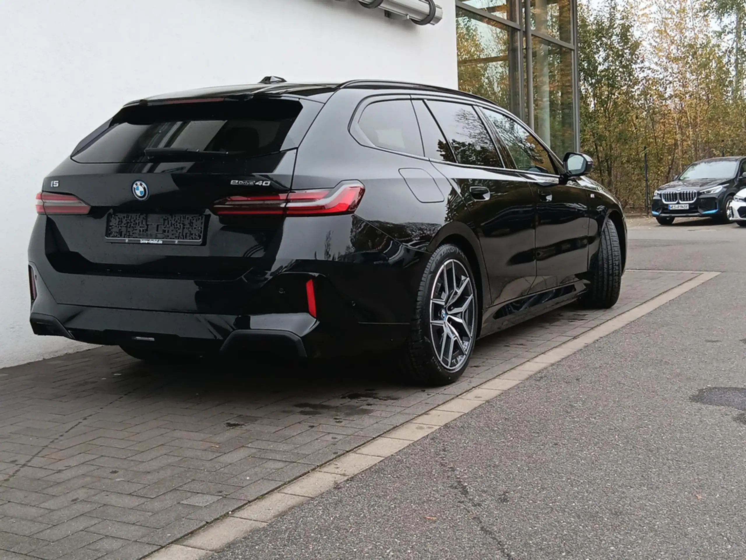 BMW - i5