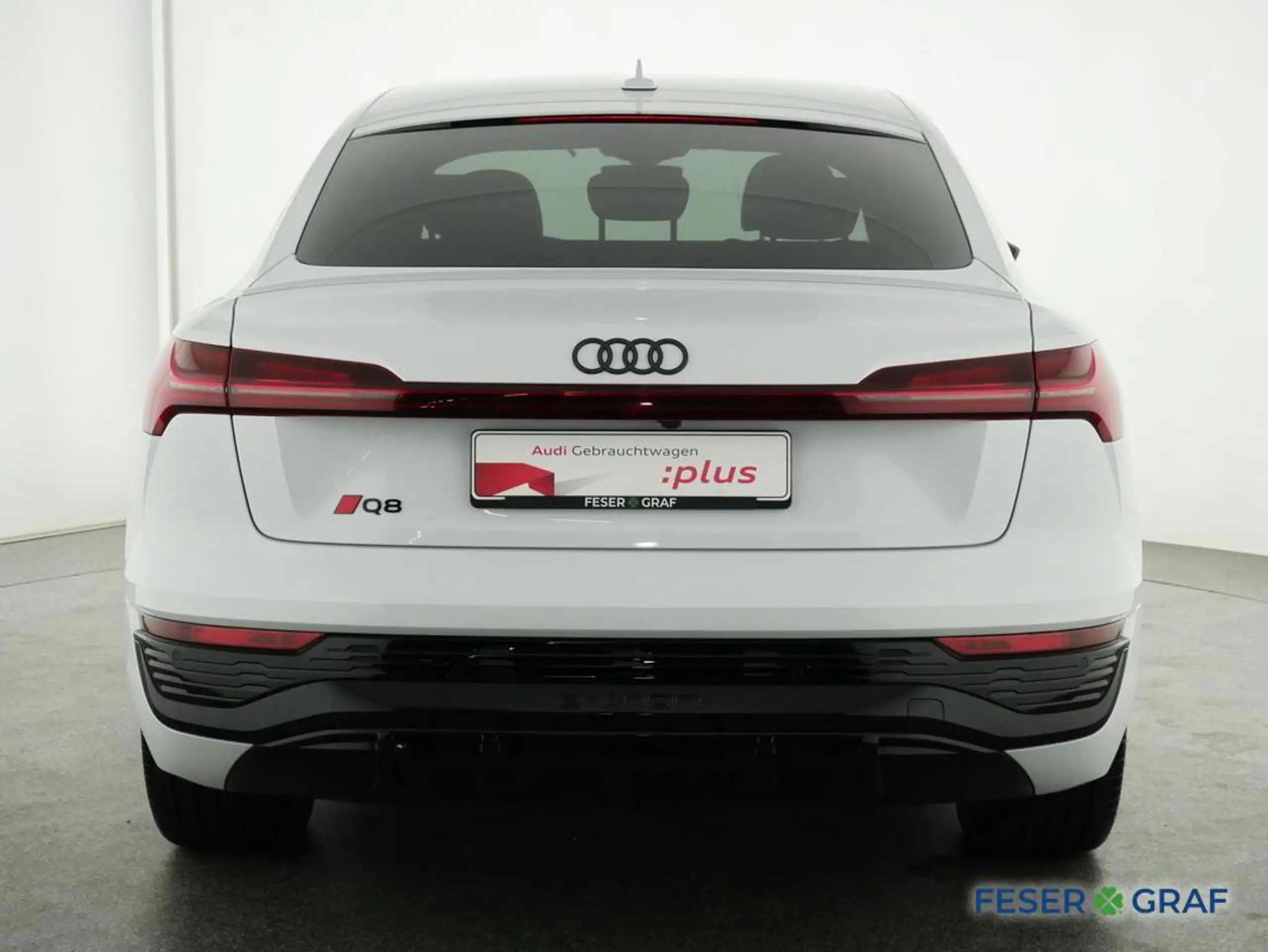 Audi - Q8