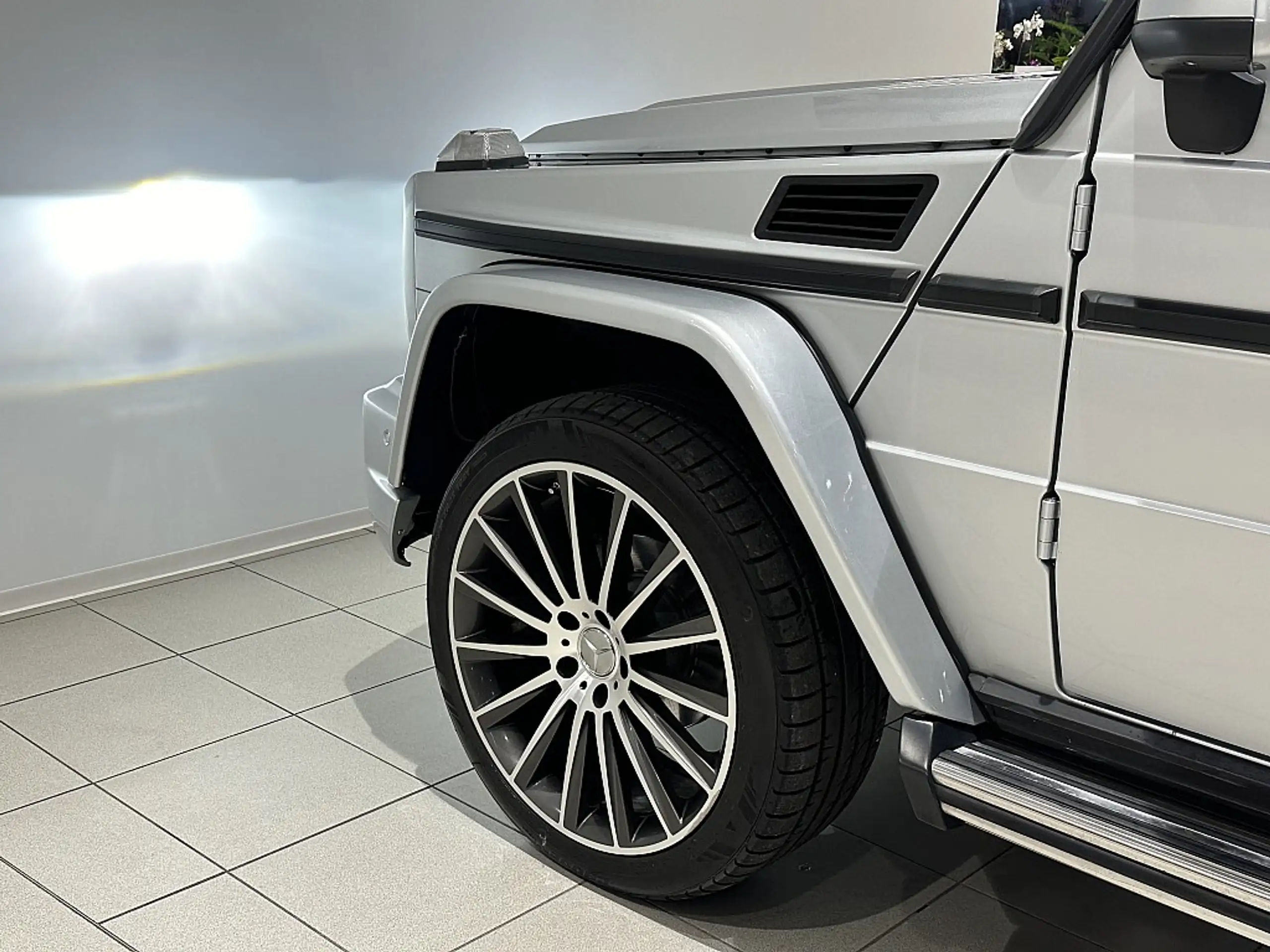 Mercedes-Benz - G 350